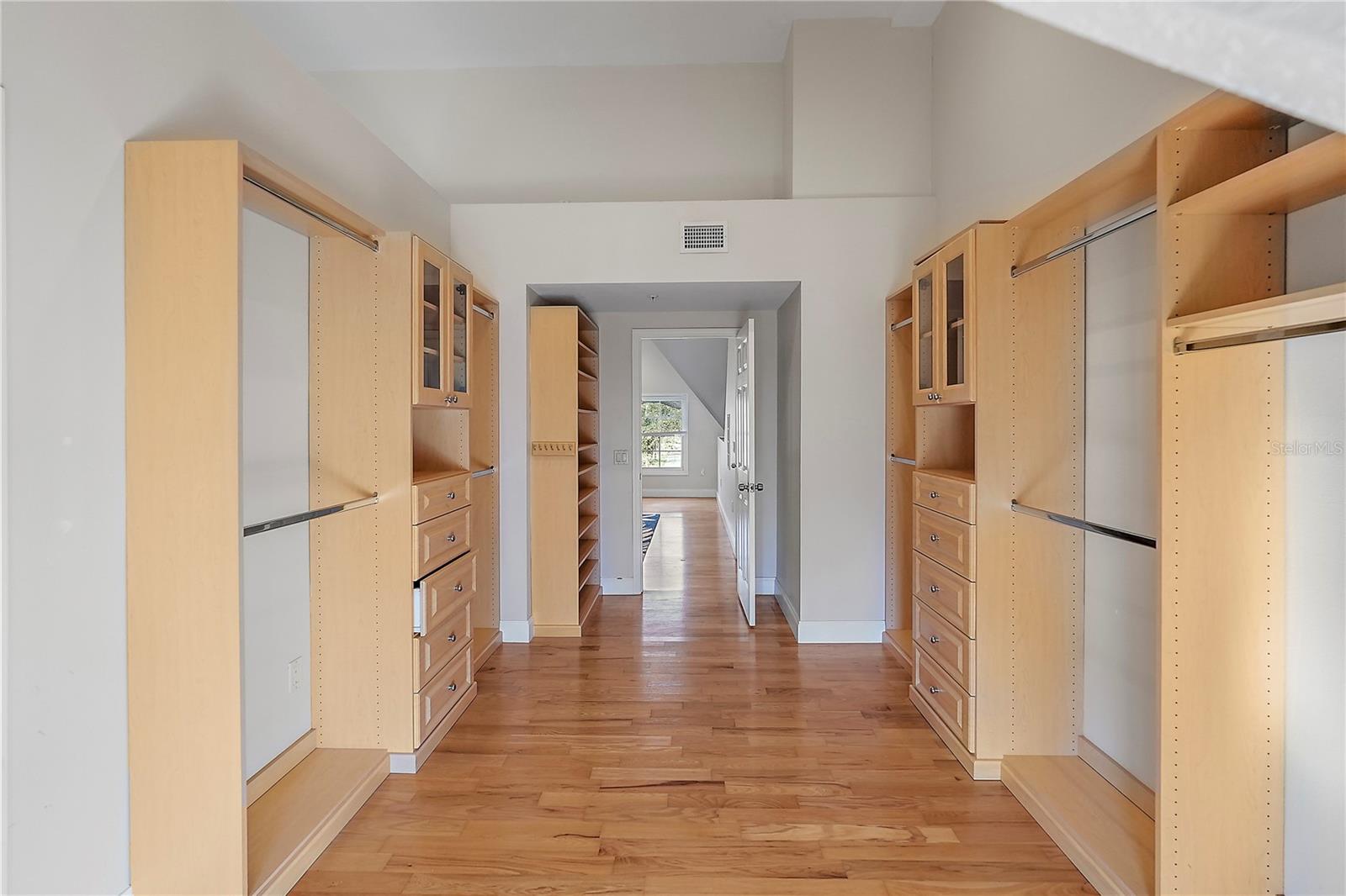 Image 25 of 27 For 832 Bay Street Ne 3