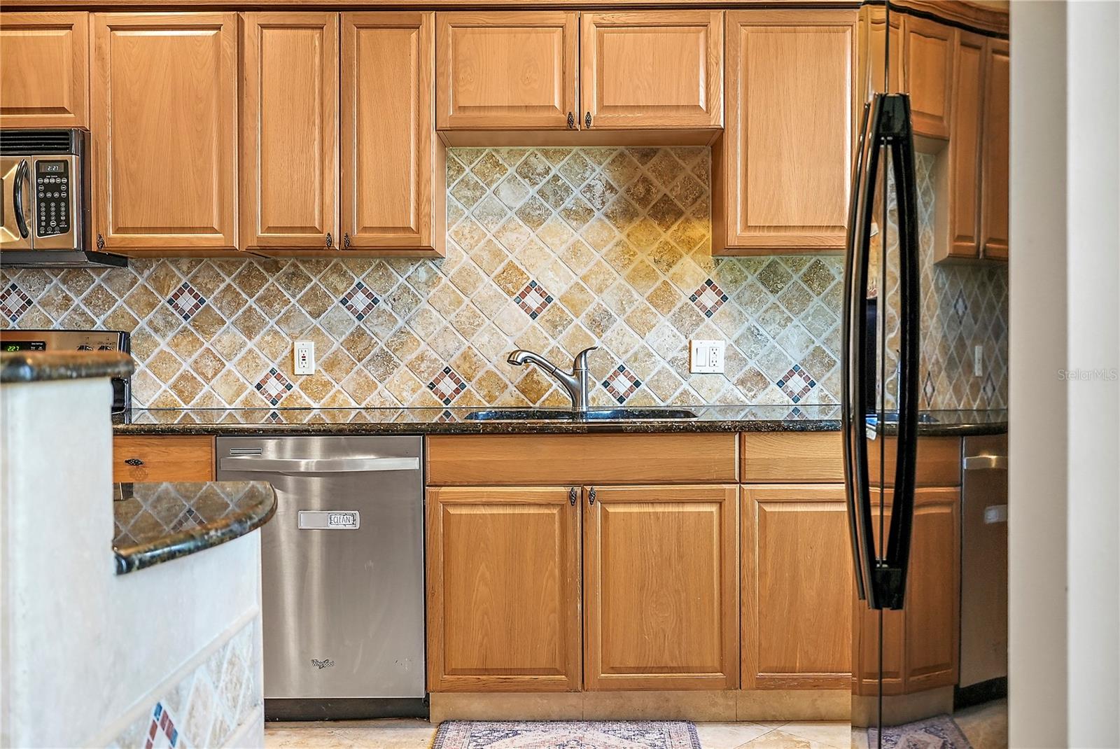 Image 5 of 27 For 832 Bay Street Ne 3