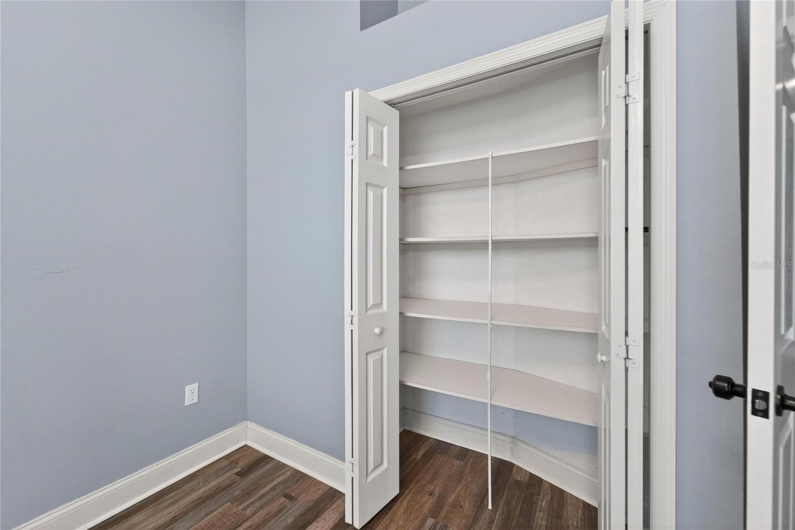 Image 12 of 89 For 725 Giant Oak Road