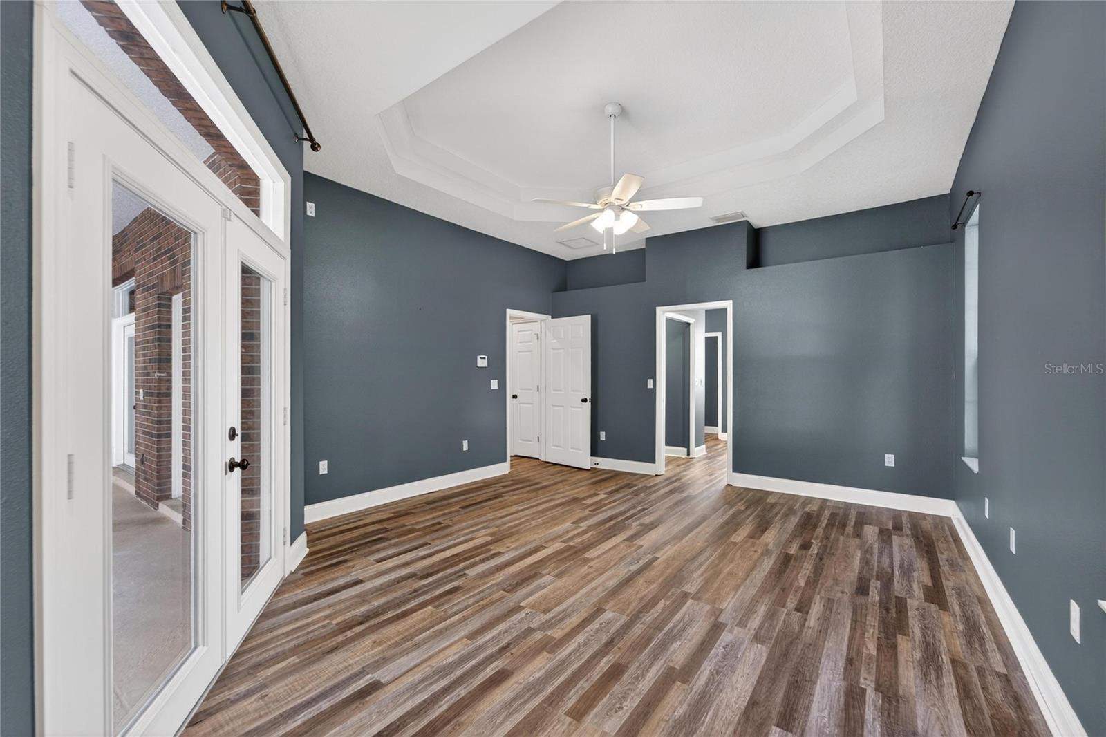 Image 16 of 89 For 725 Giant Oak Road