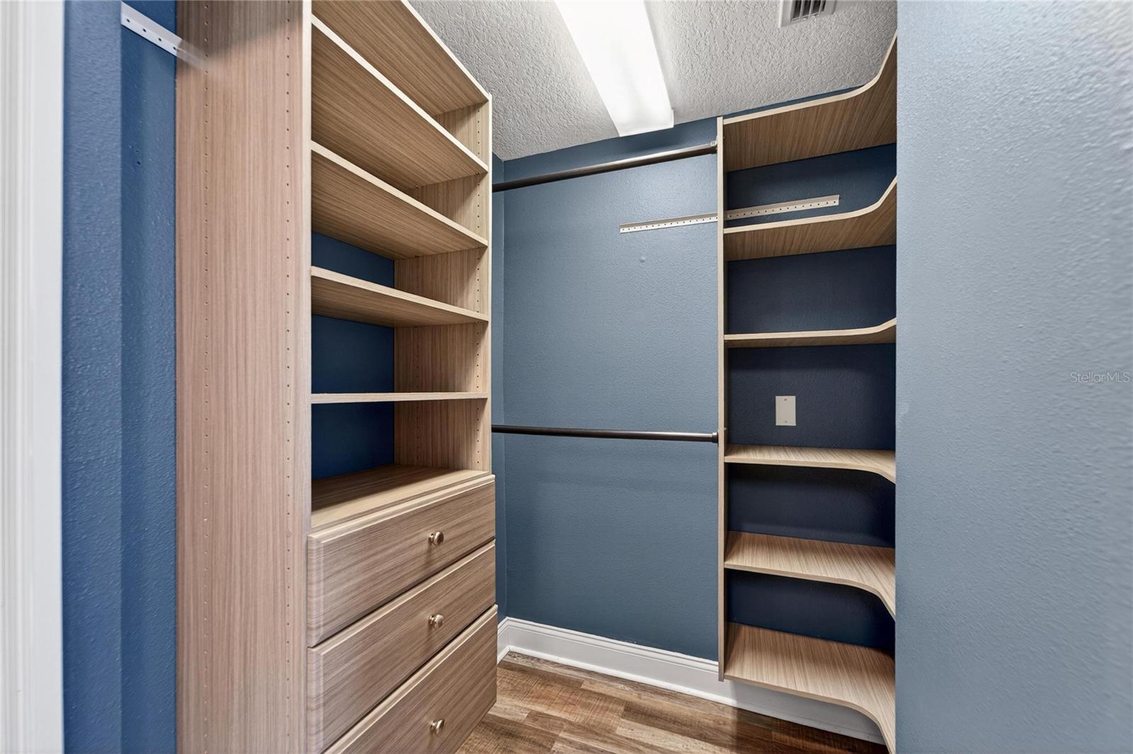 Image 19 of 89 For 725 Giant Oak Road