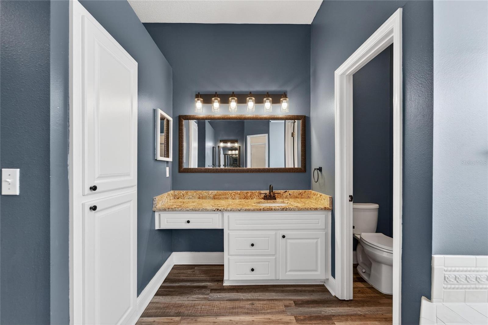 Image 21 of 89 For 725 Giant Oak Road