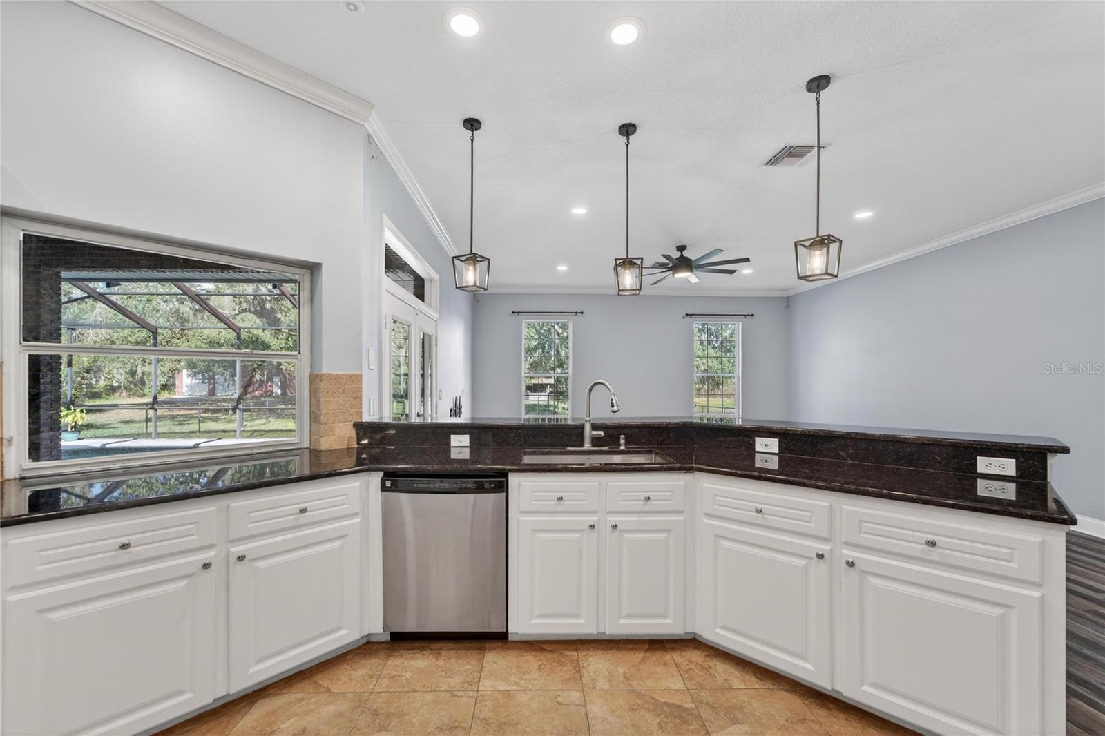 Image 24 of 89 For 725 Giant Oak Road