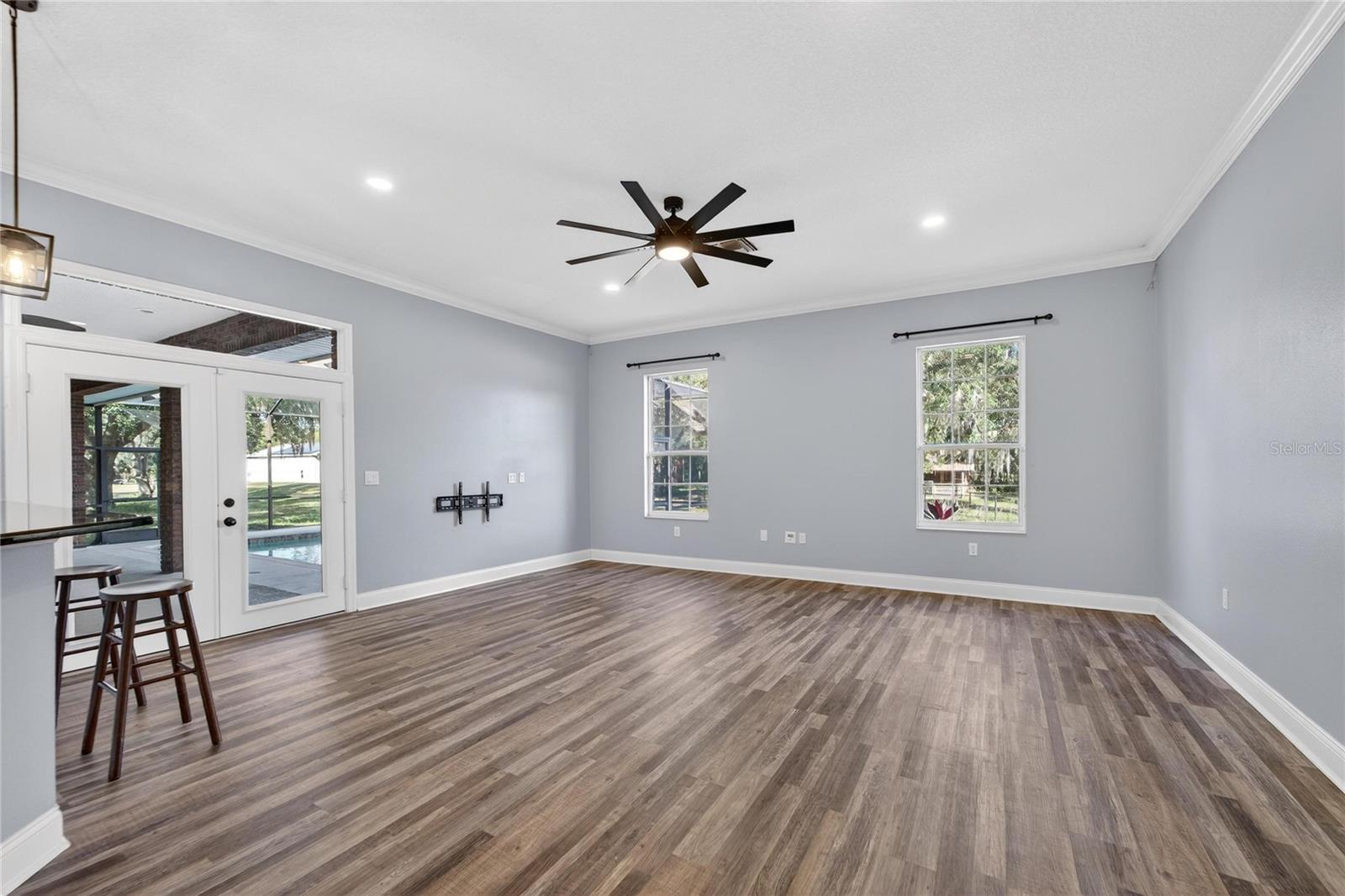 Image 33 of 89 For 725 Giant Oak Road