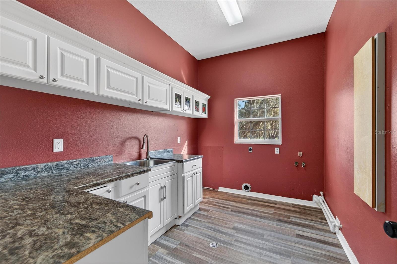 Image 44 of 89 For 725 Giant Oak Road