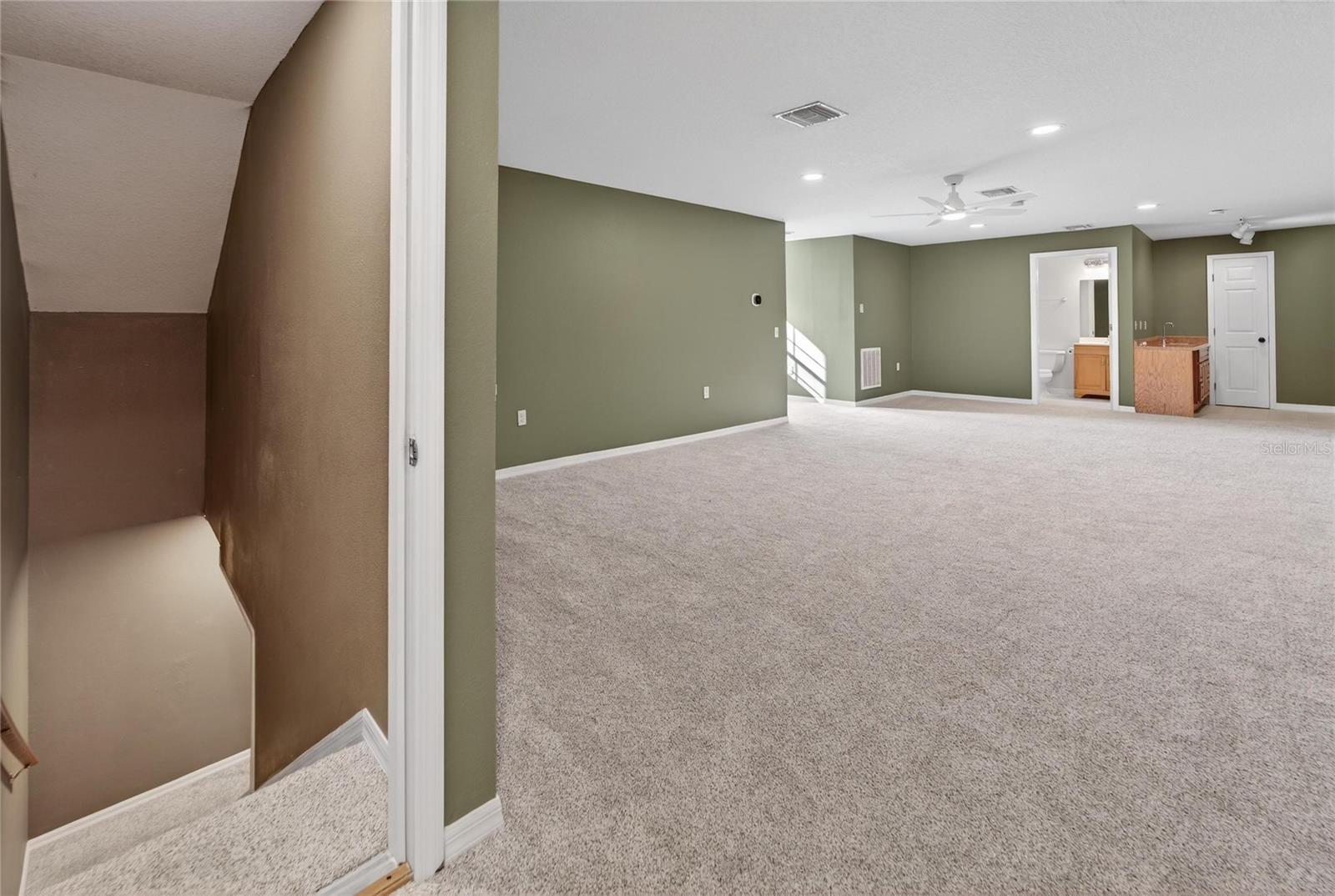 Image 46 of 89 For 725 Giant Oak Road