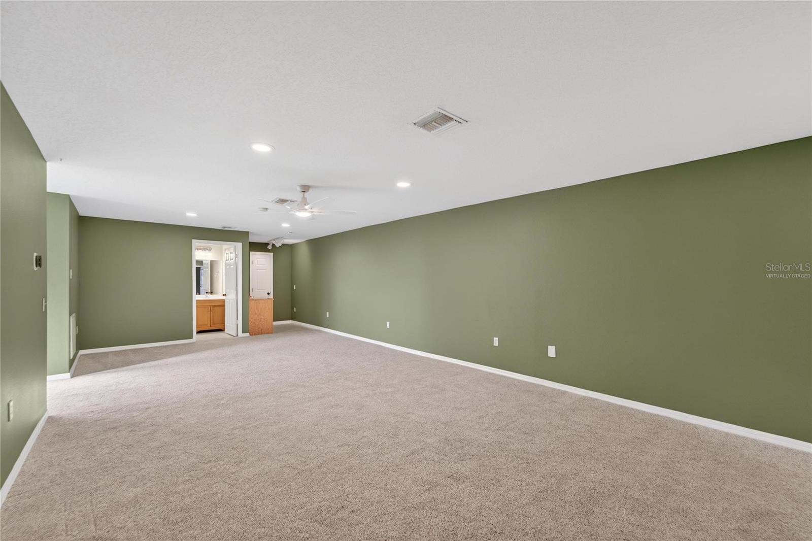 Image 48 of 89 For 725 Giant Oak Road