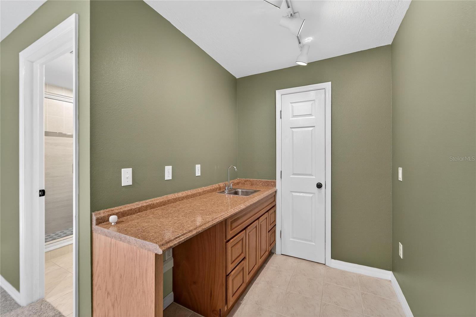 Image 50 of 89 For 725 Giant Oak Road