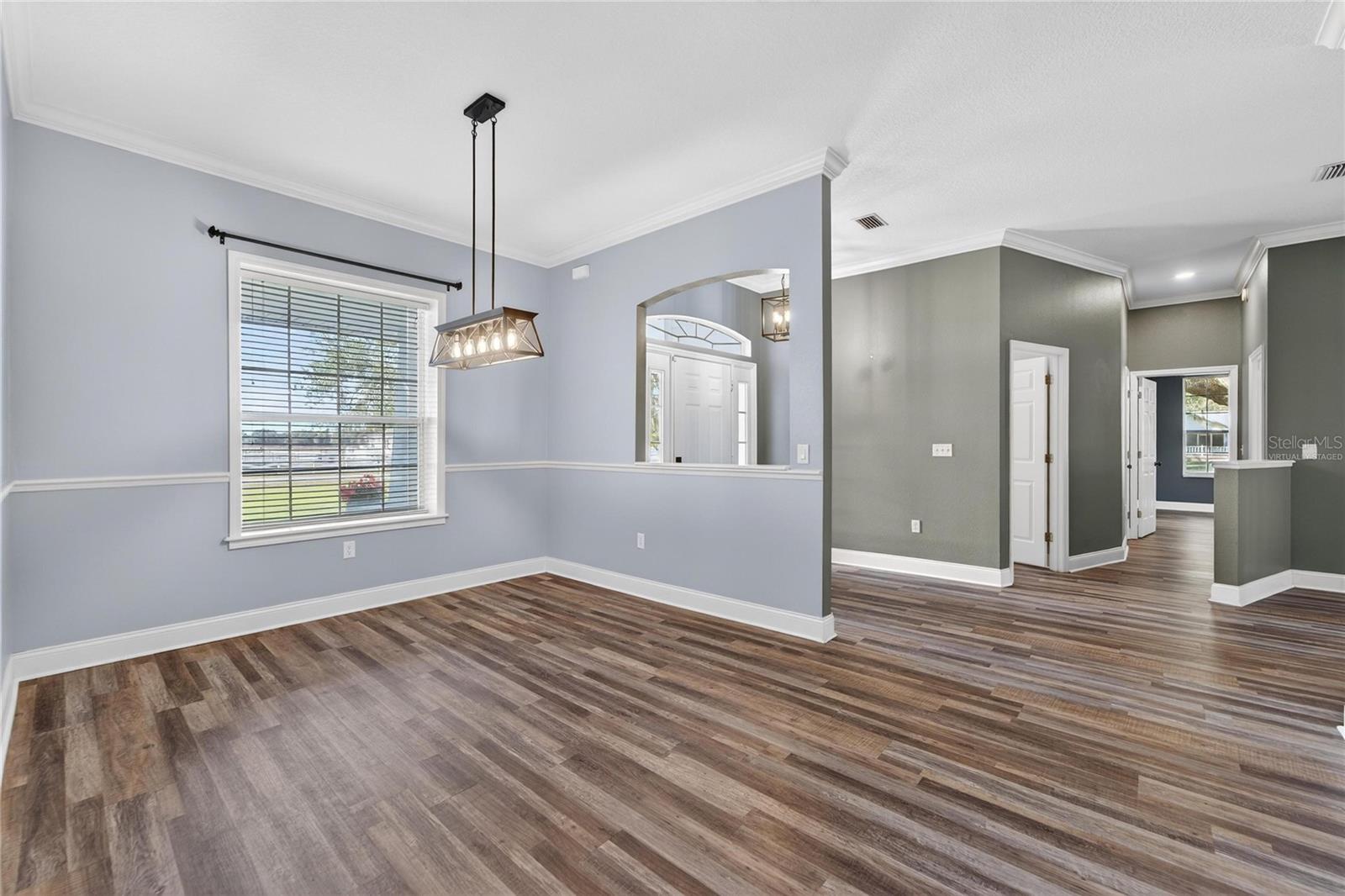 Image 7 of 89 For 725 Giant Oak Road