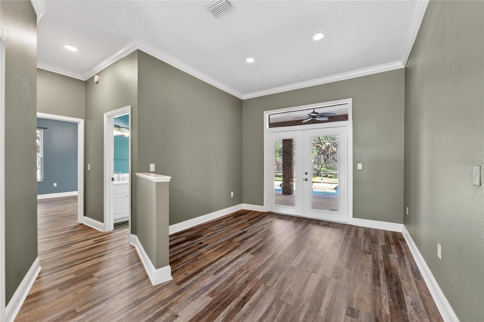 Image 9 of 89 For 725 Giant Oak Road