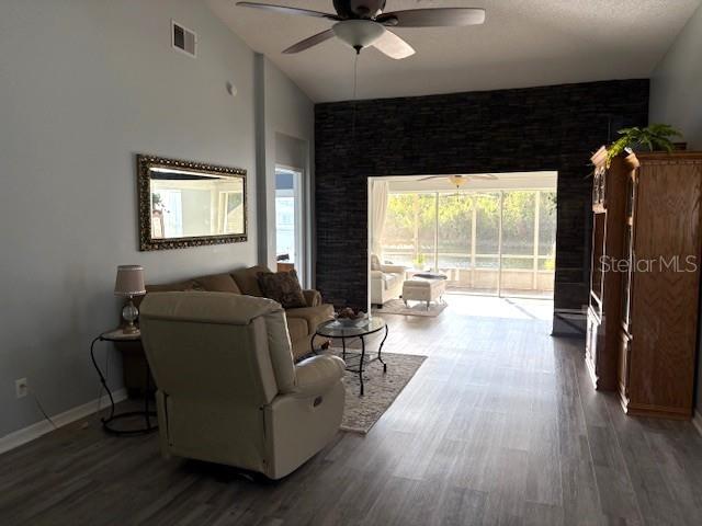 Image 6 of 58 For 730 Mcdaniel Street 100