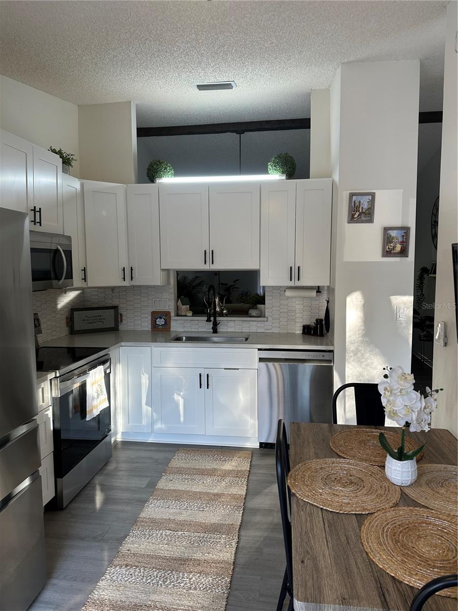 Listing photo id 12 for 1333 Shady Pine Way D