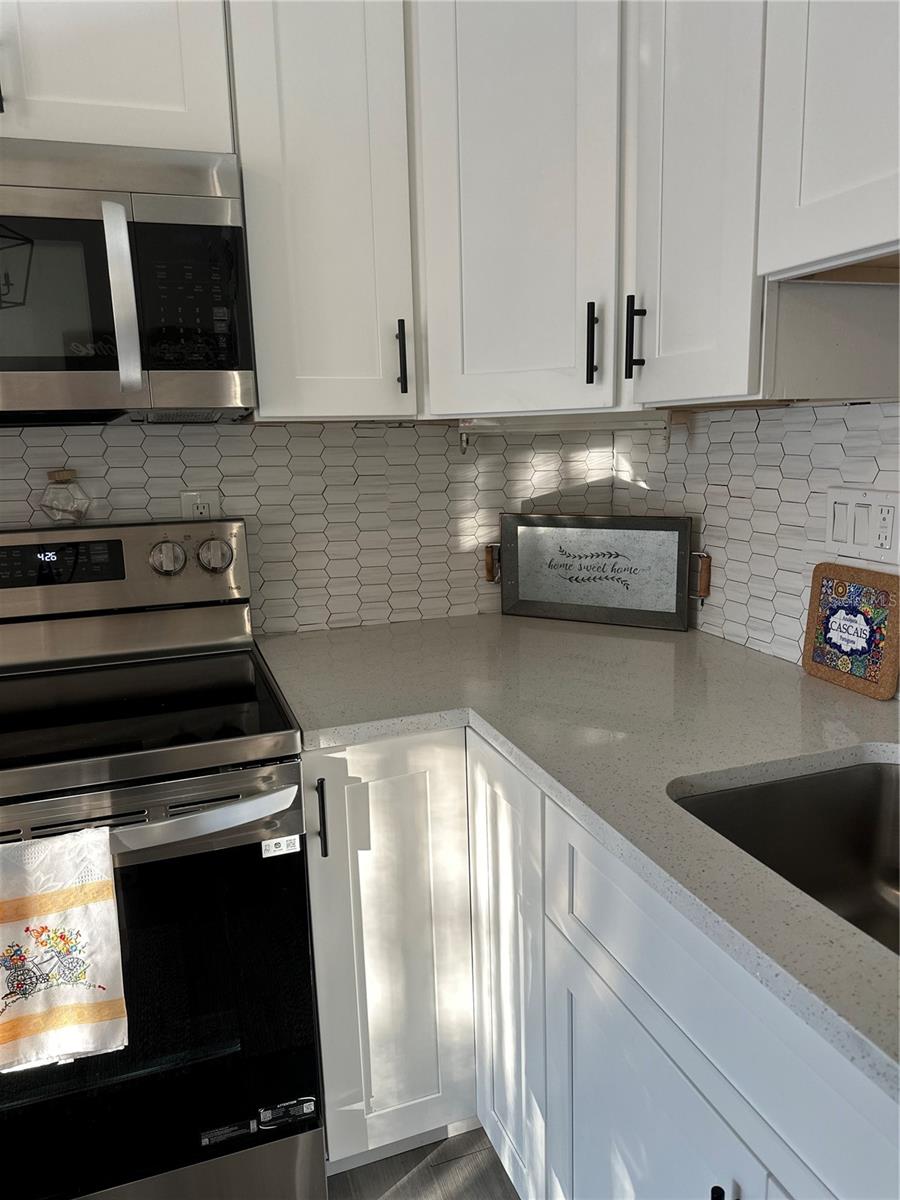 Listing photo id 15 for 1333 Shady Pine Way D