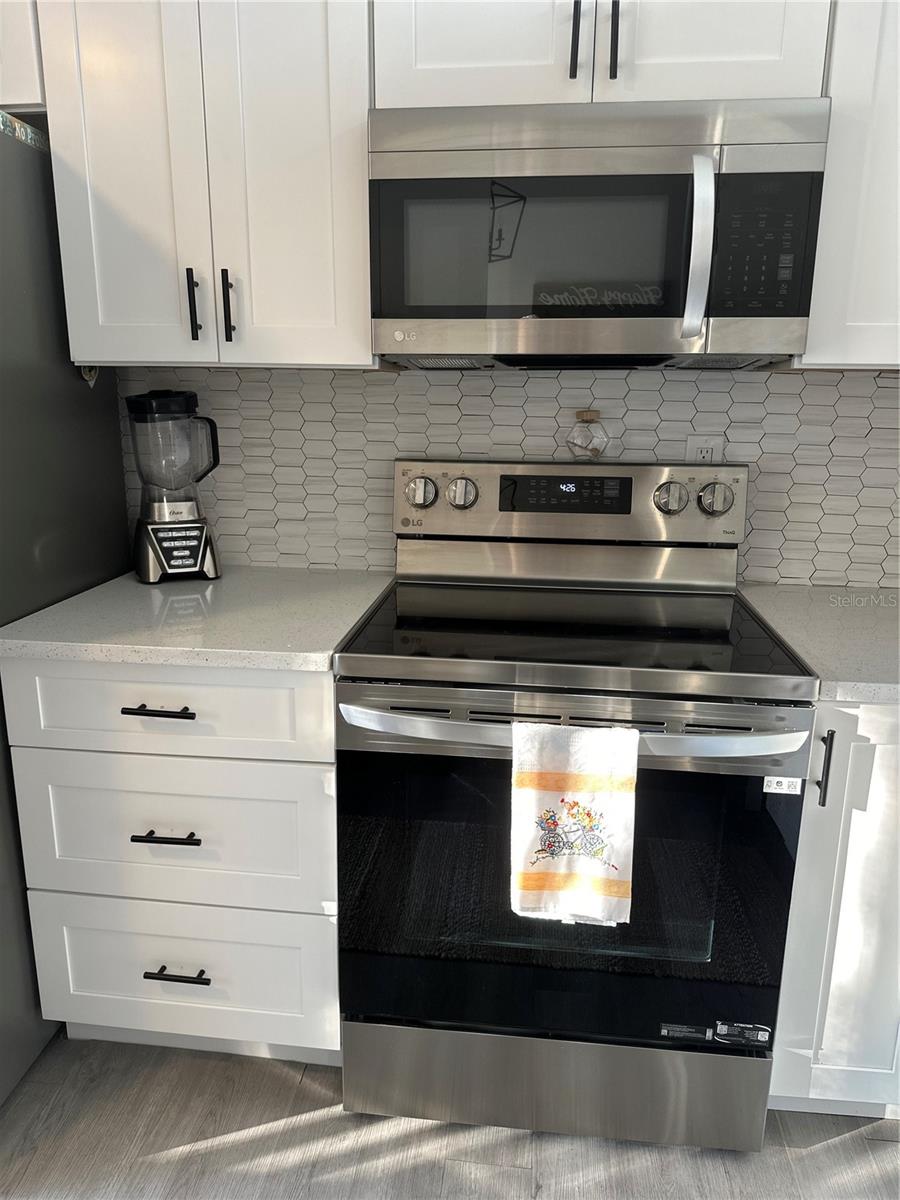 Listing photo id 16 for 1333 Shady Pine Way D