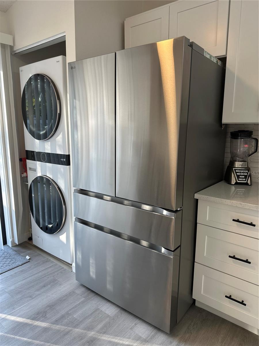 Listing photo id 17 for 1333 Shady Pine Way D