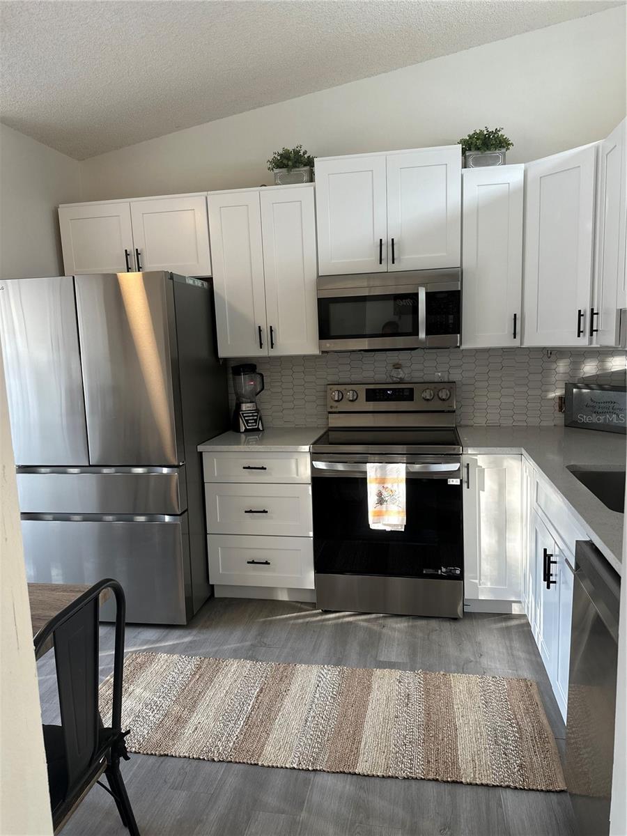 Listing photo id 18 for 1333 Shady Pine Way D