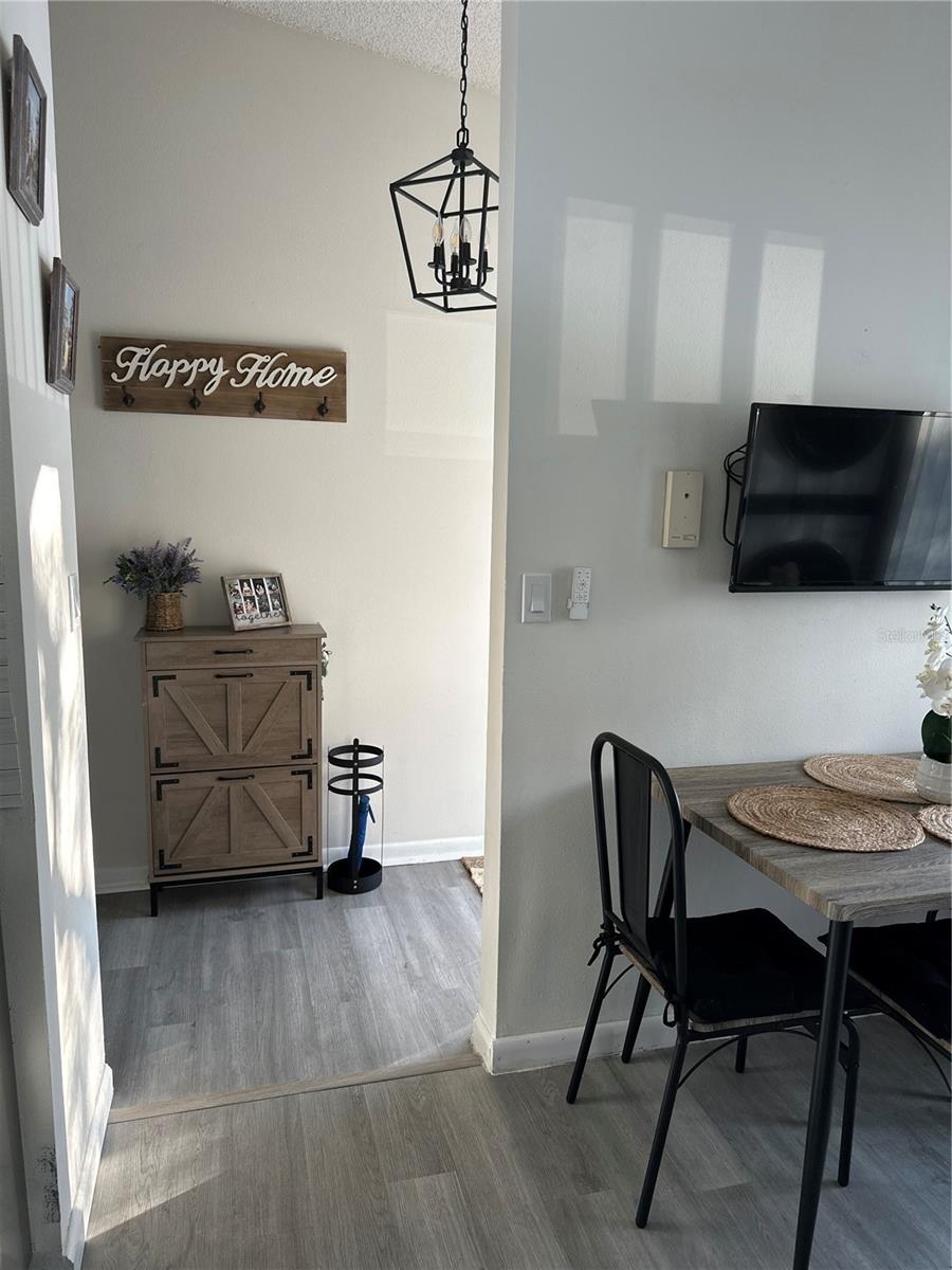 Listing photo id 19 for 1333 Shady Pine Way D