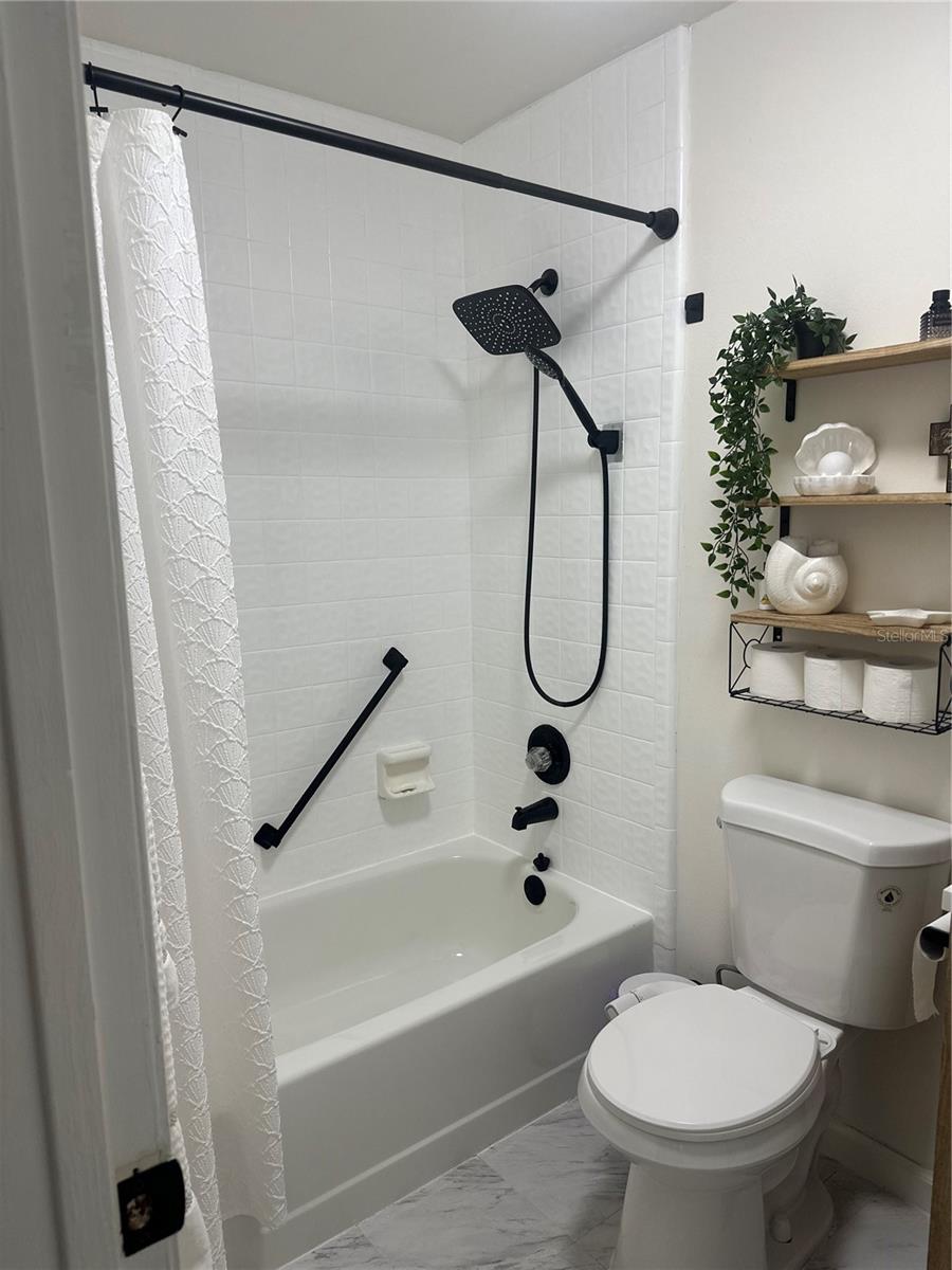 Listing photo id 22 for 1333 Shady Pine Way D