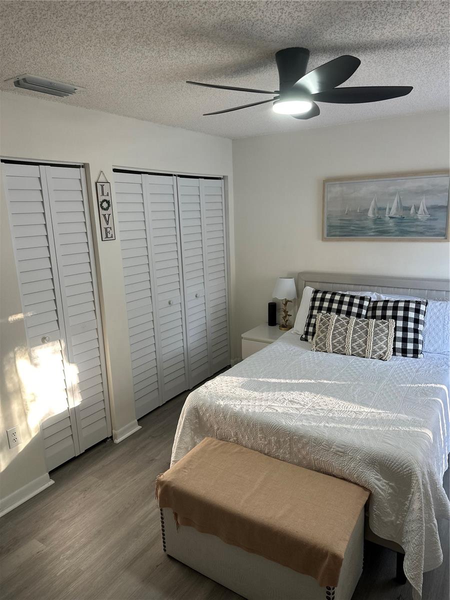 Listing photo id 23 for 1333 Shady Pine Way D