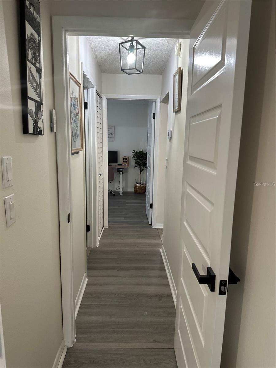 Listing photo id 27 for 1333 Shady Pine Way D