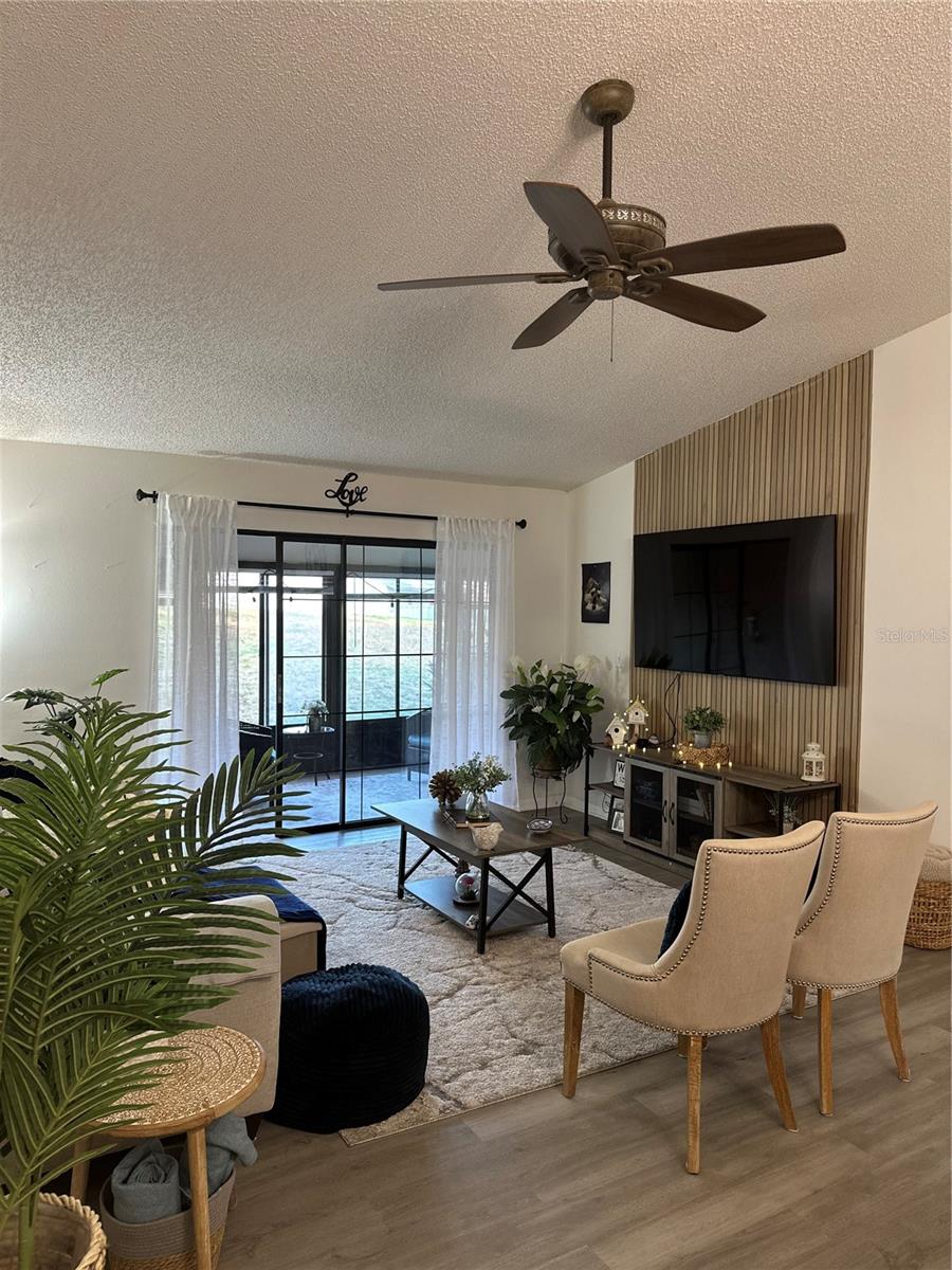 Listing photo id 37 for 1333 Shady Pine Way D