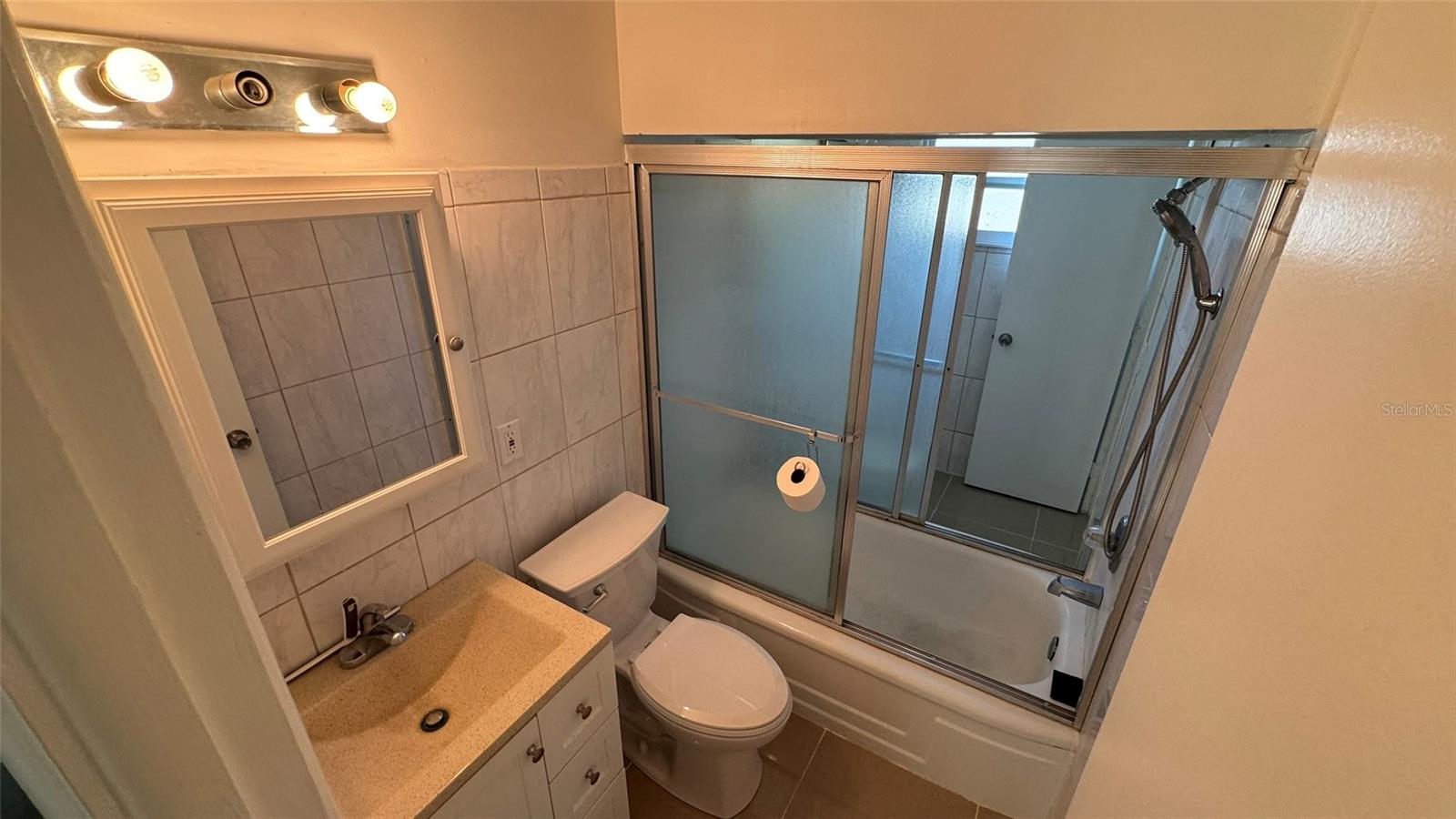 Image 18 of 25 For 6980 82nd Avenue N