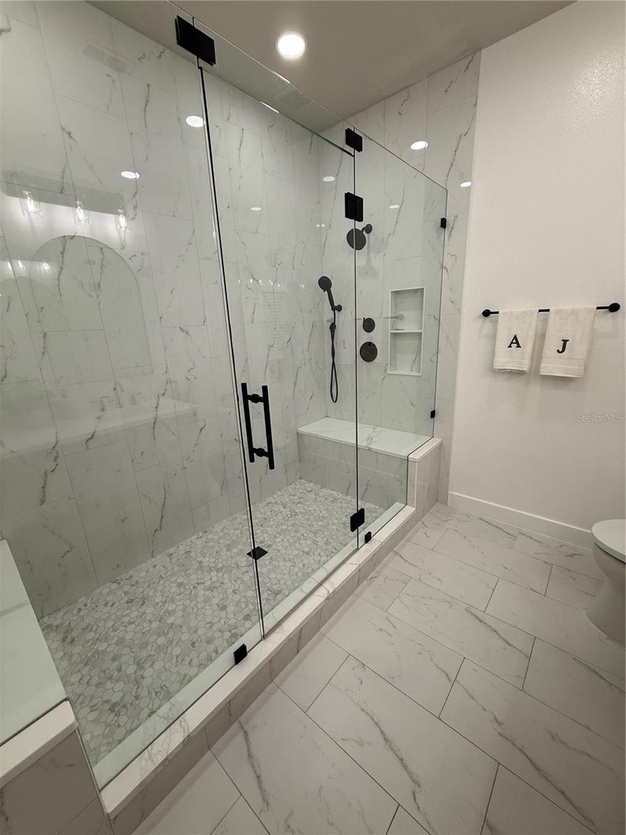 Listing photo id 11 for 2849 Maple Brook Loop