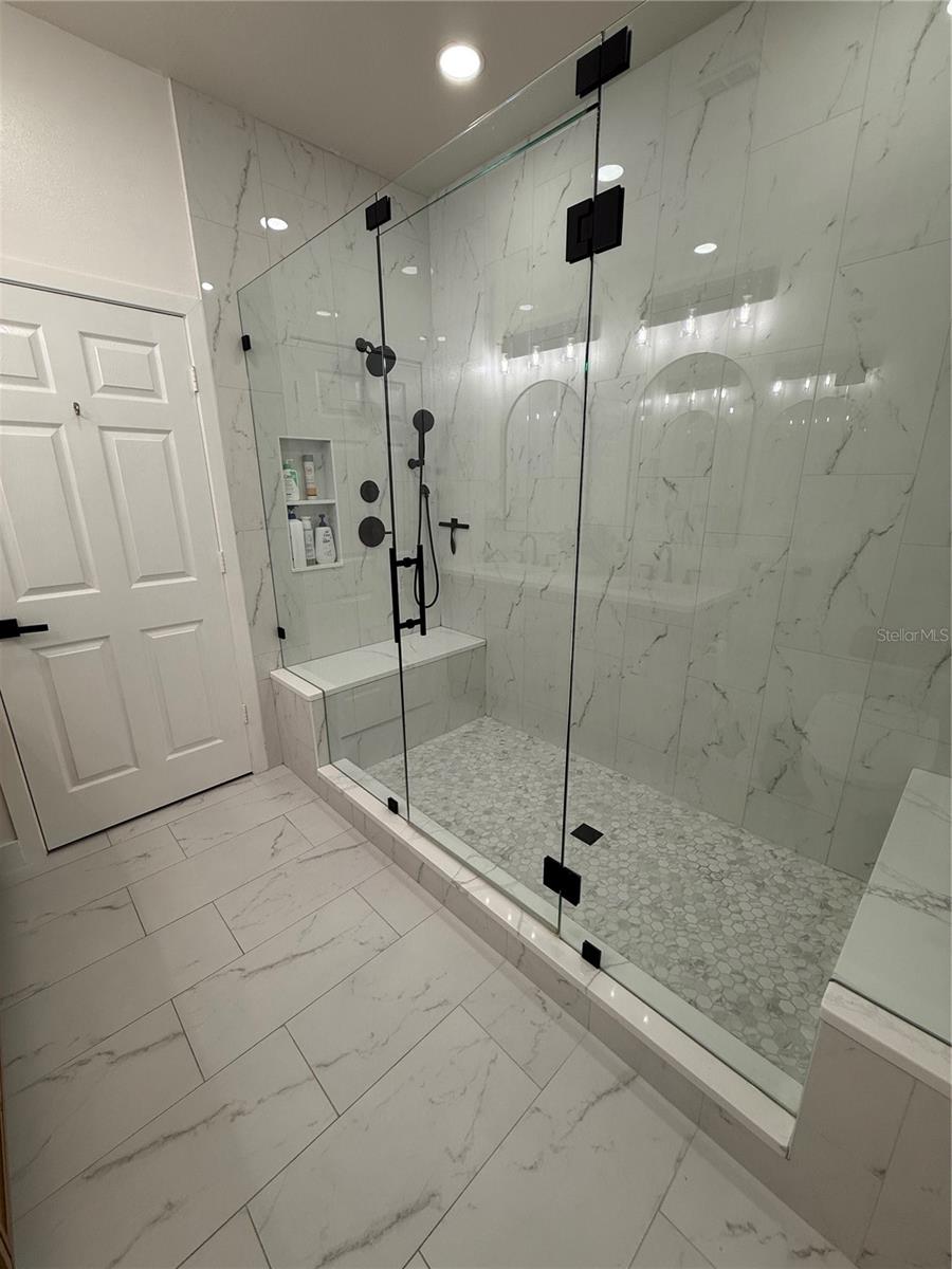 Listing photo id 13 for 2849 Maple Brook Loop