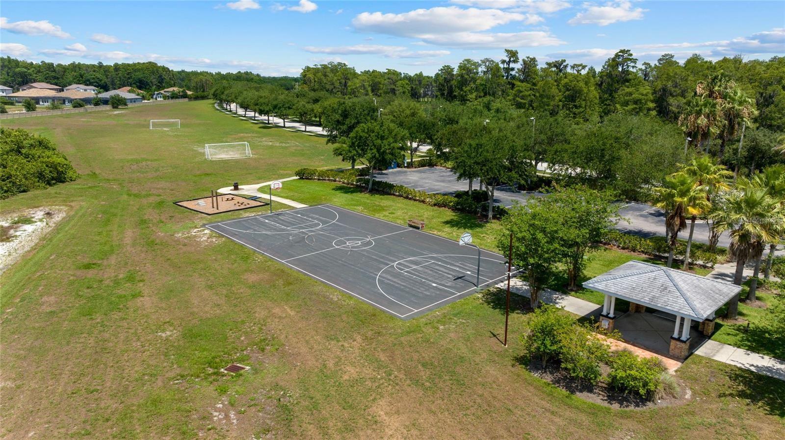 Listing photo id 31 for 2849 Maple Brook Loop