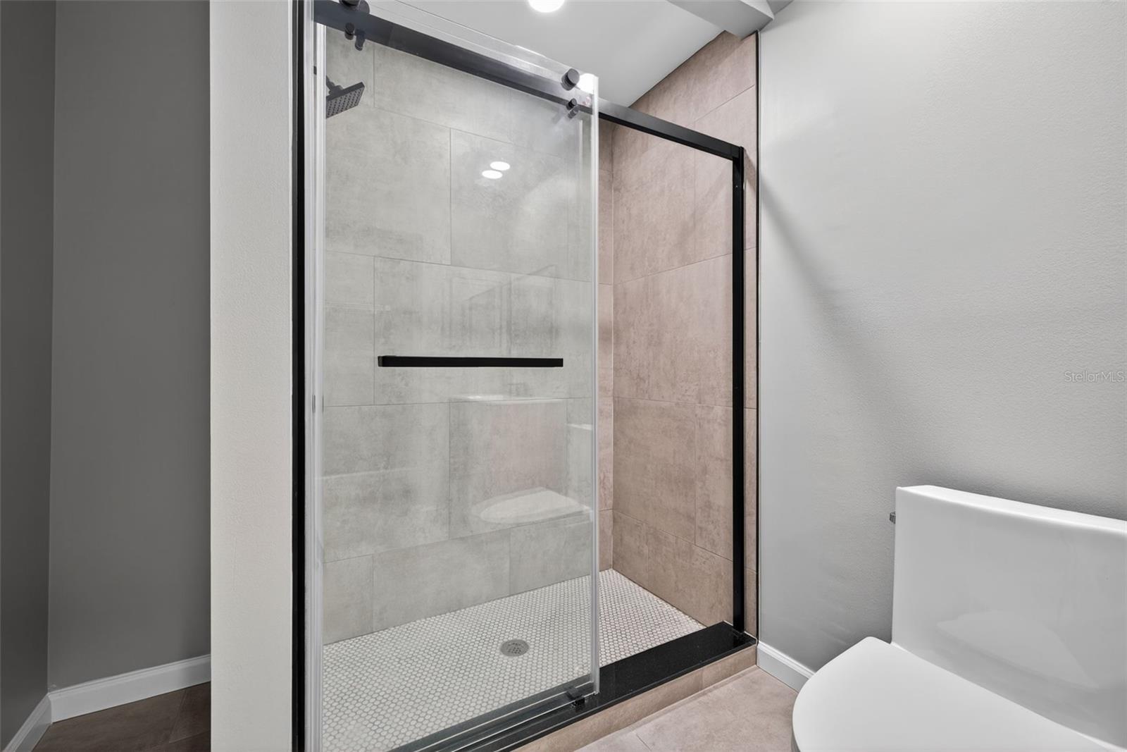 Image 17 of 25 For 3957 Bearded Oaks Court