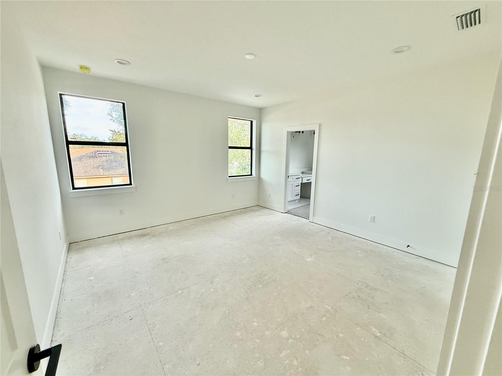 Image 11 of 24 For 1308 Caracas Street