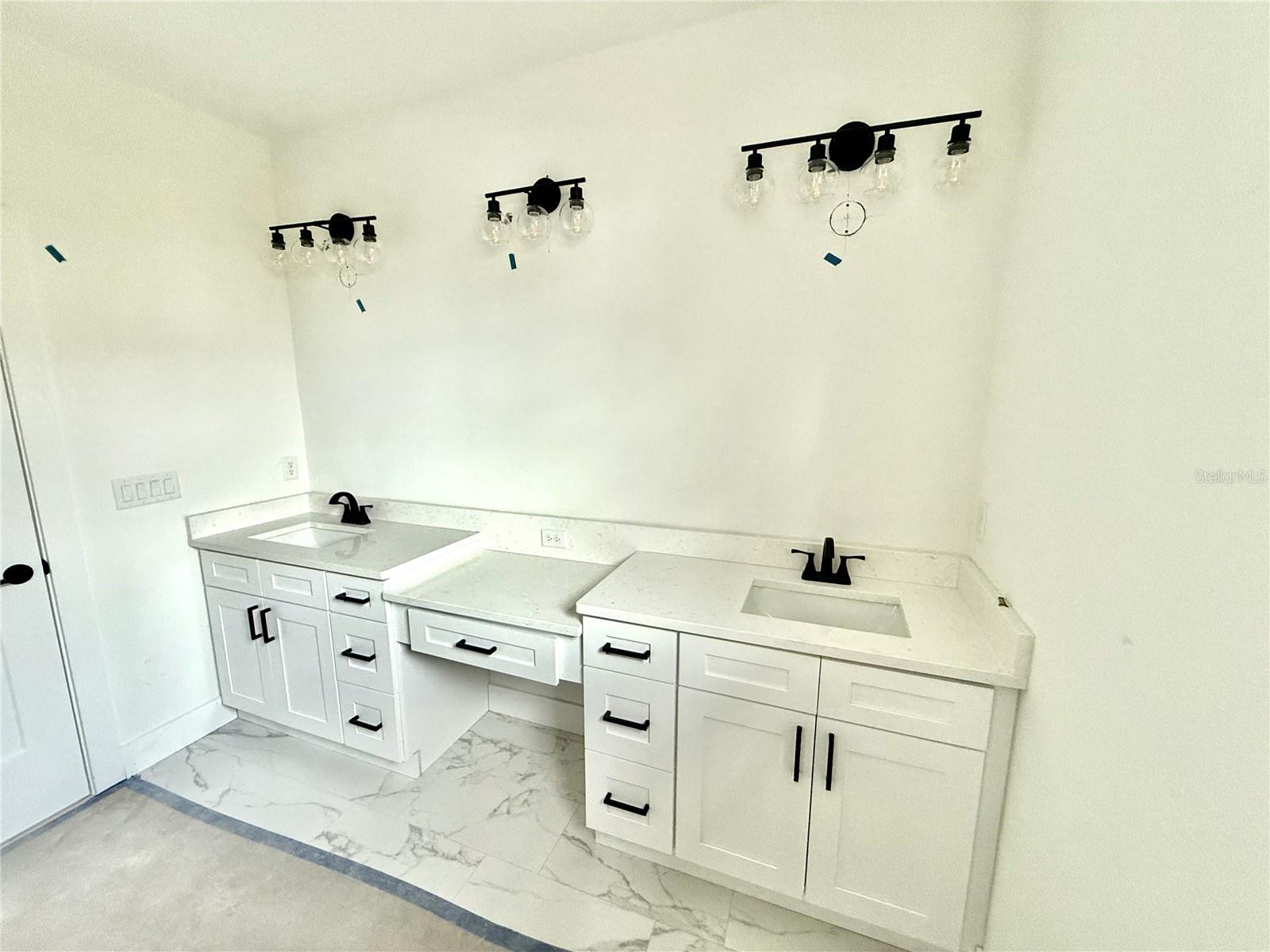 Image 13 of 24 For 1308 Caracas Street