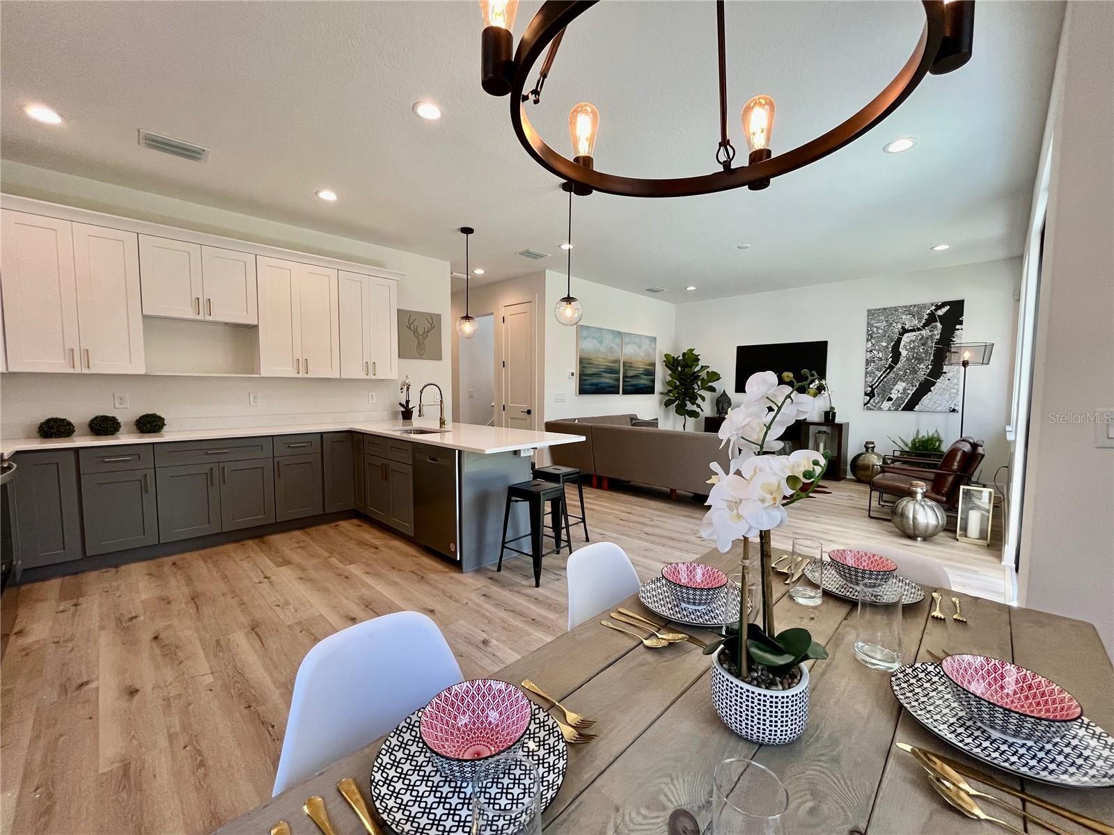 Image 16 of 24 For 1308 Caracas Street