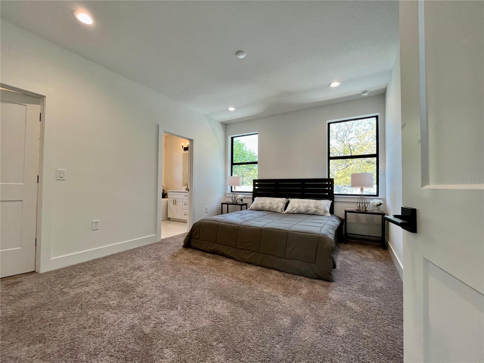 Image 19 of 24 For 1308 Caracas Street