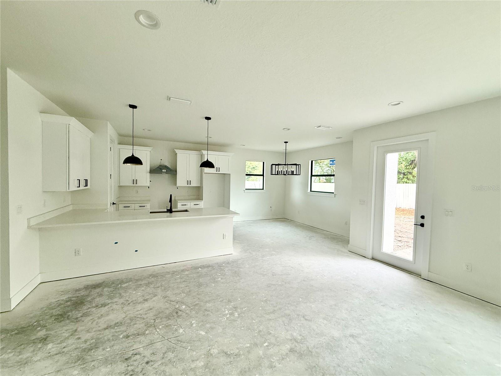 Image 3 of 24 For 1308 Caracas Street