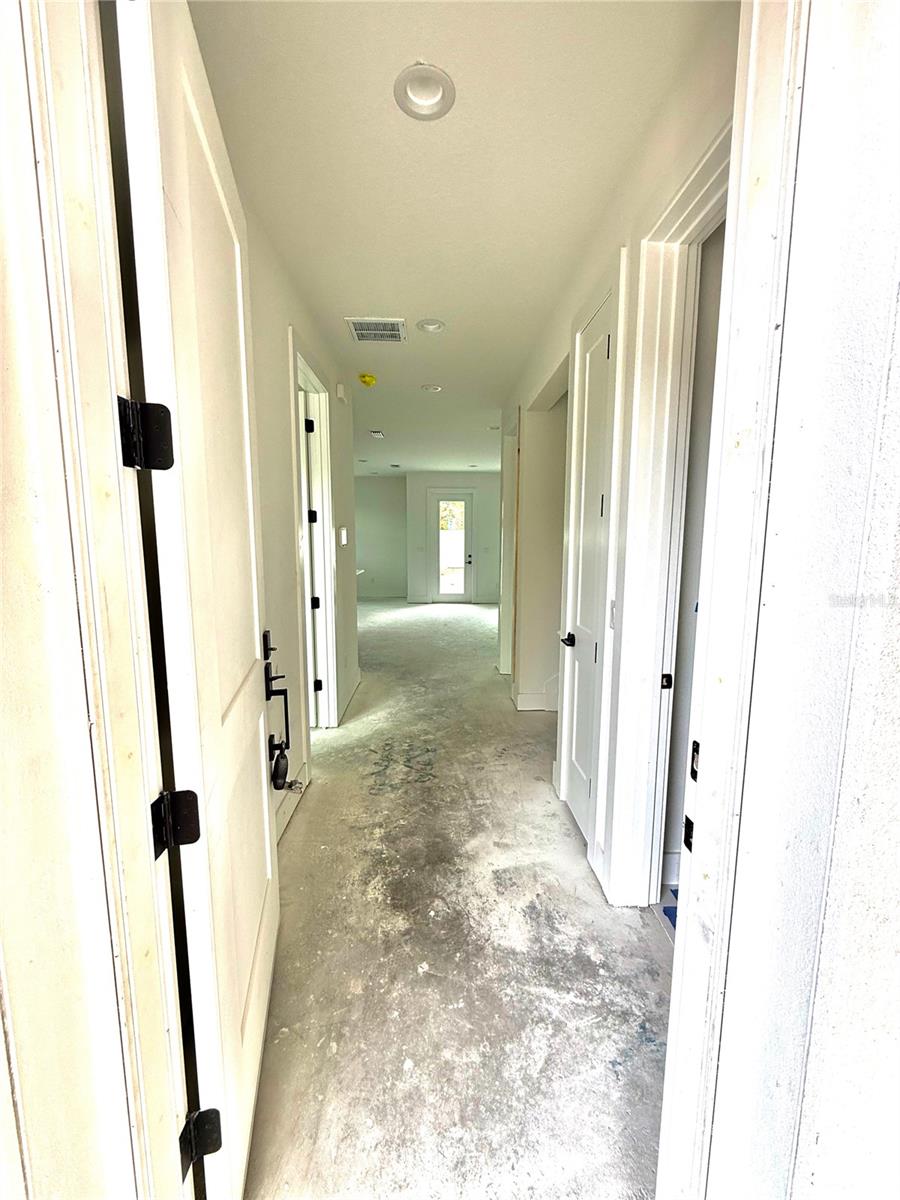 Image 5 of 24 For 1308 Caracas Street