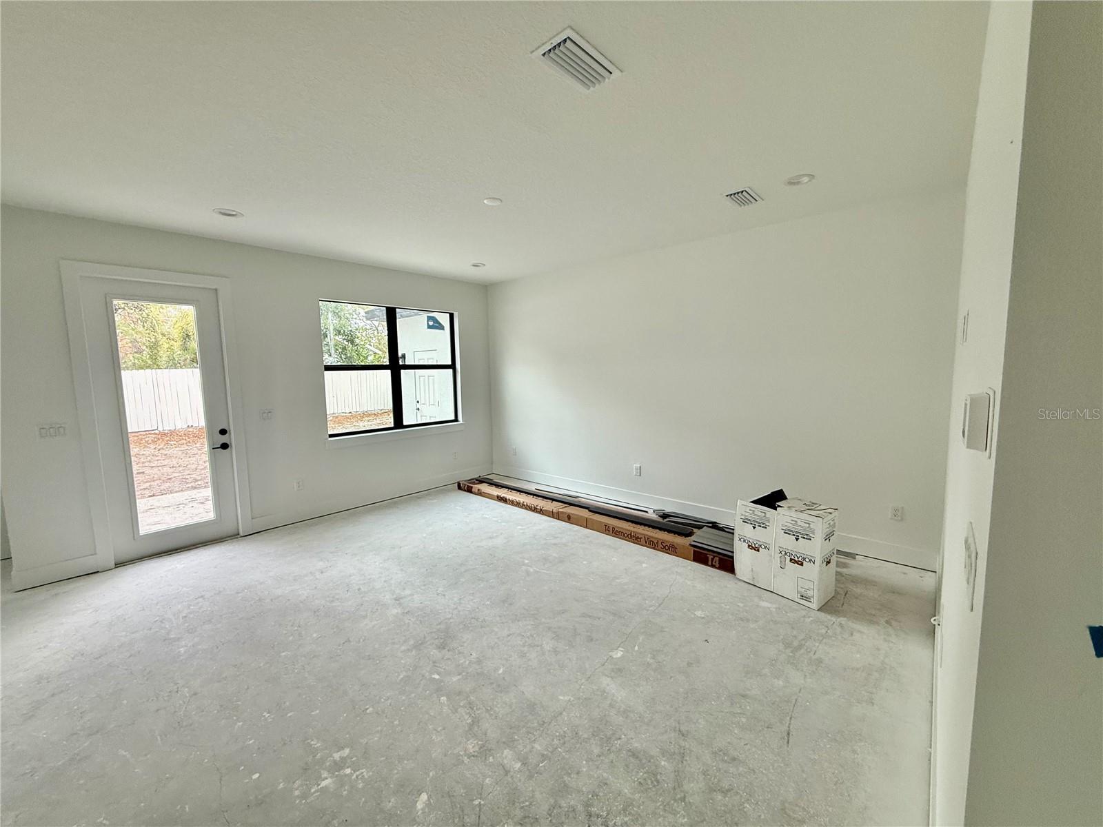 Image 6 of 24 For 1308 Caracas Street