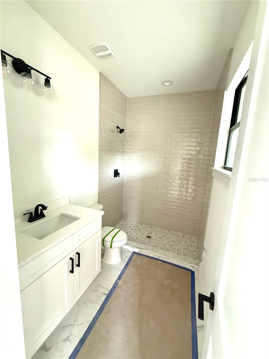 Image 7 of 24 For 1308 Caracas Street