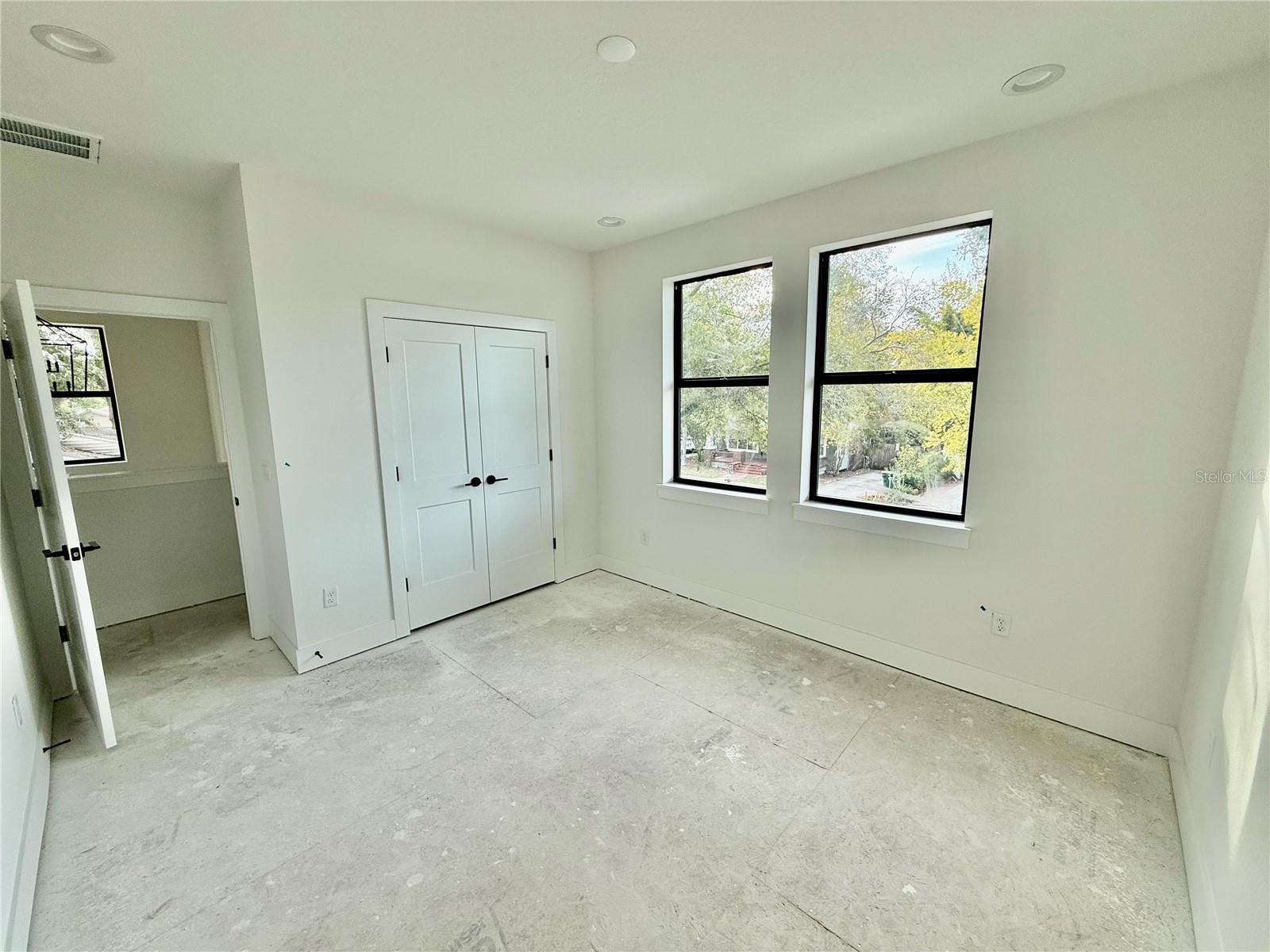 Image 8 of 24 For 1308 Caracas Street