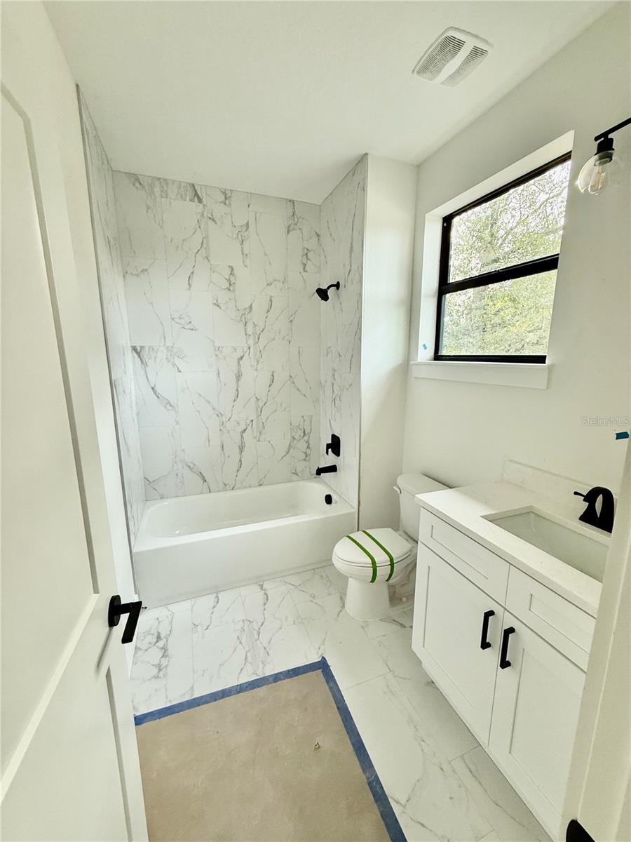 Image 9 of 24 For 1308 Caracas Street