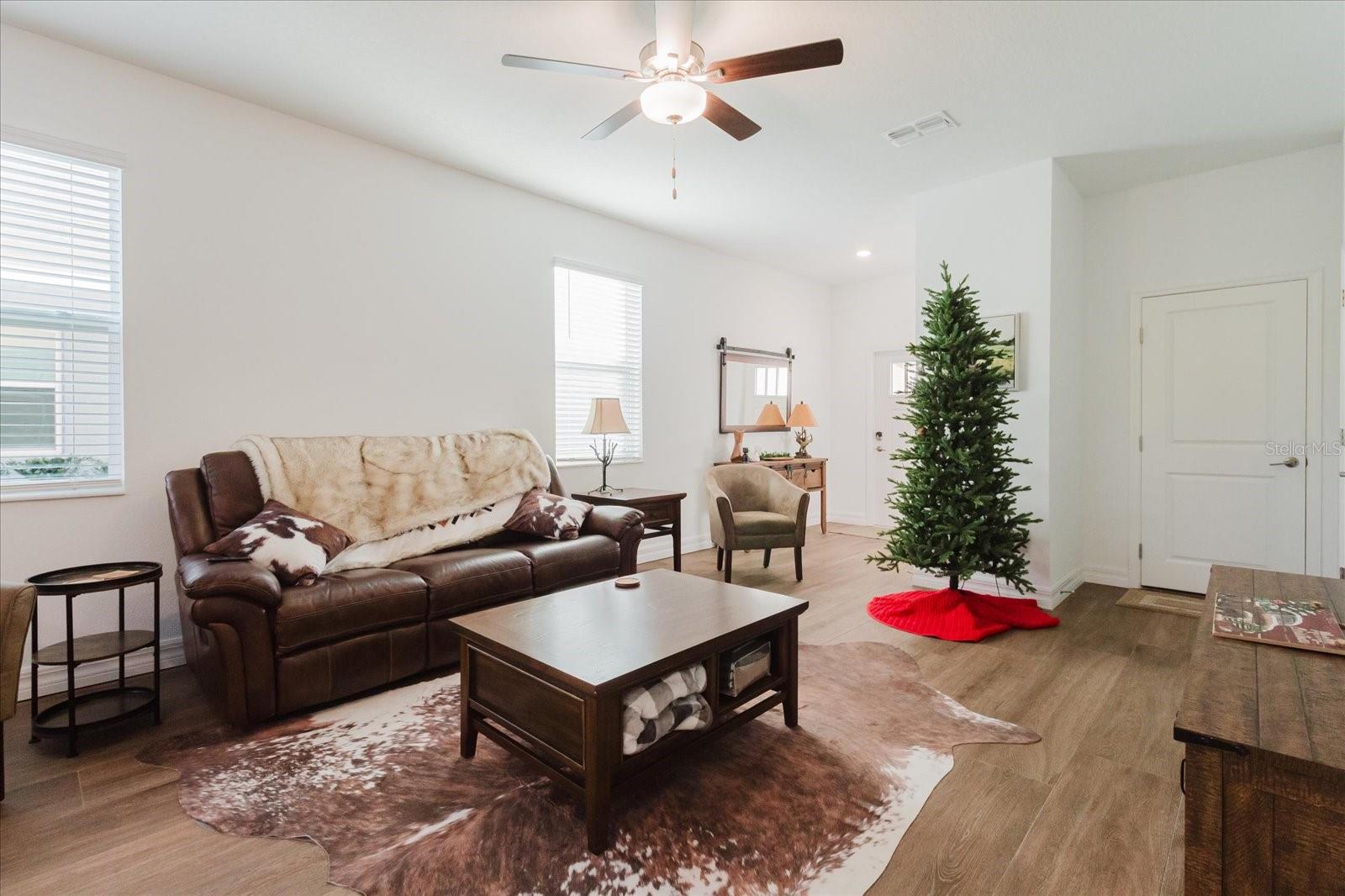 Image 6 of 45 For 6038 Shiner Street