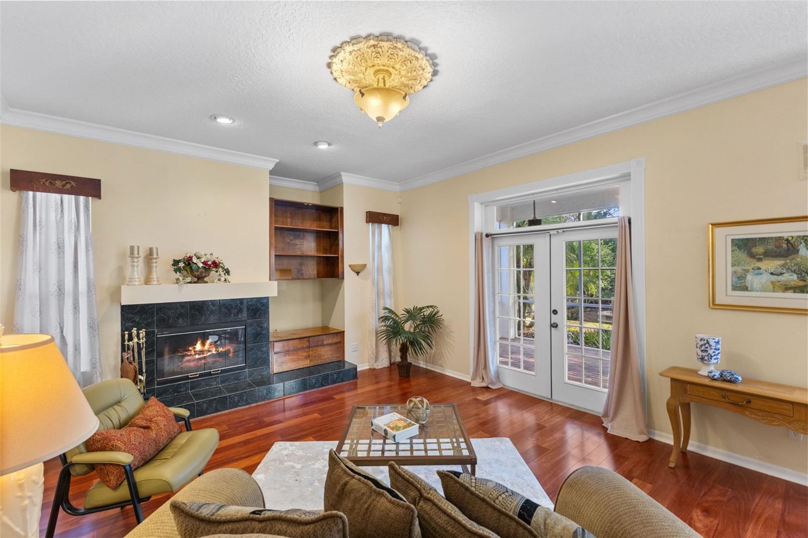 Listing photo id 8 for 2015 Long Branch Lane