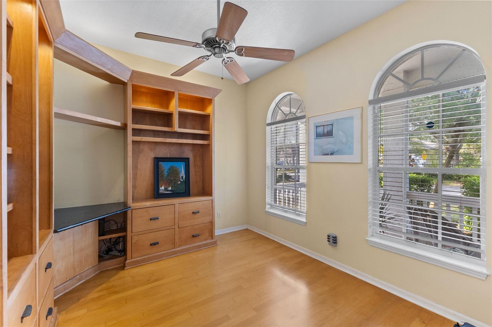 Listing photo id 9 for 2015 Long Branch Lane