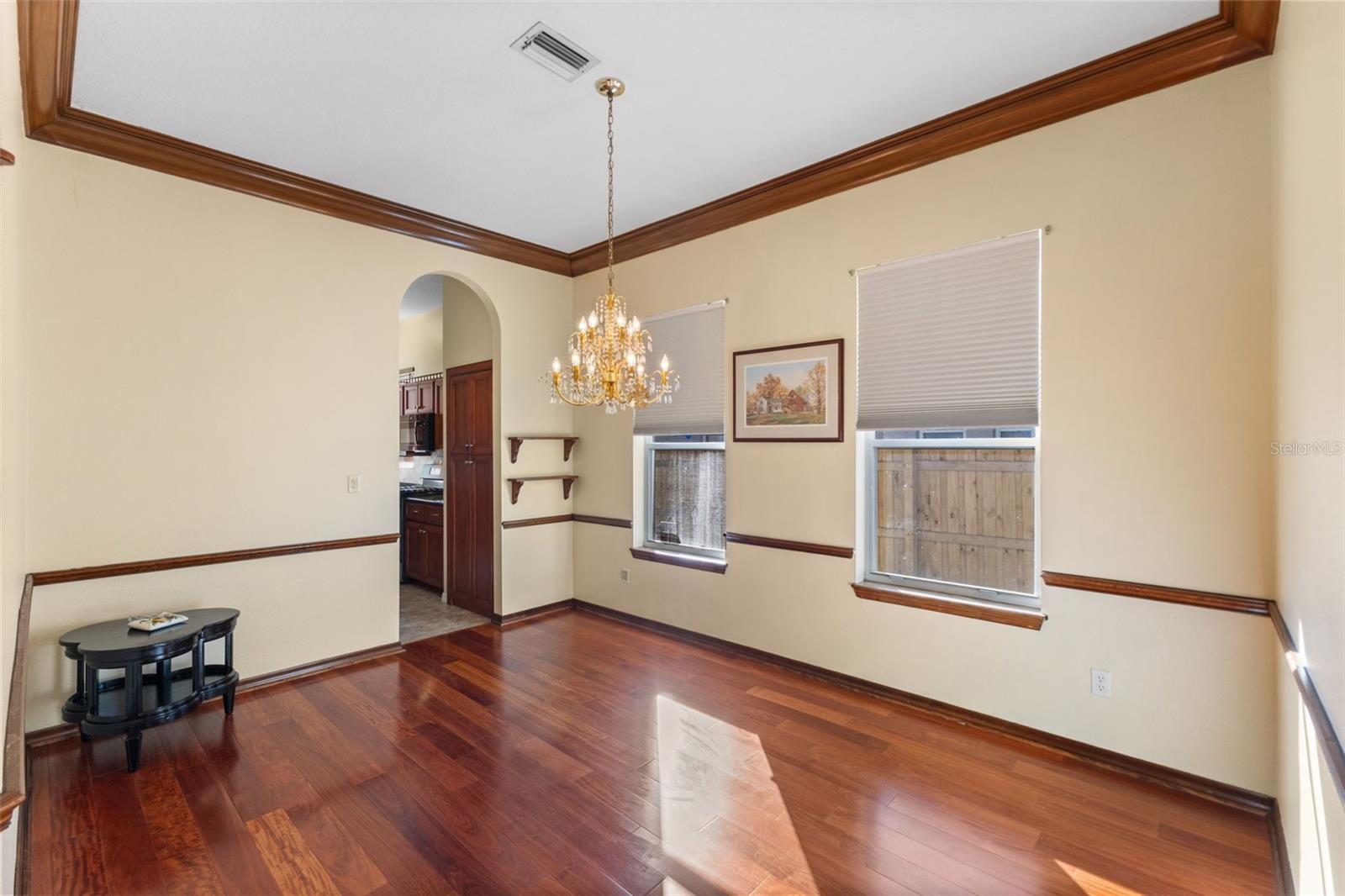 Listing photo id 10 for 2015 Long Branch Lane