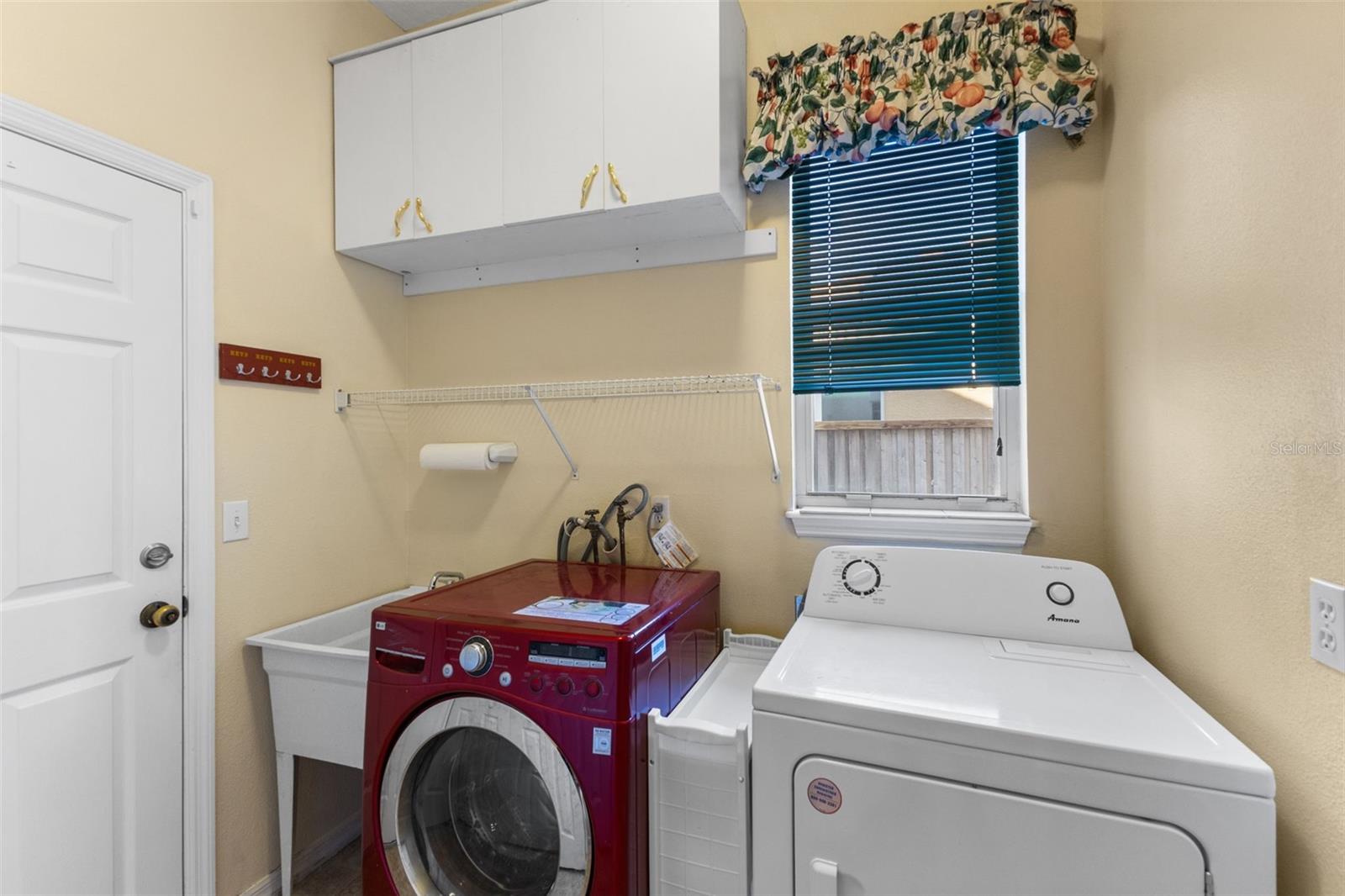 Listing photo id 12 for 2015 Long Branch Lane