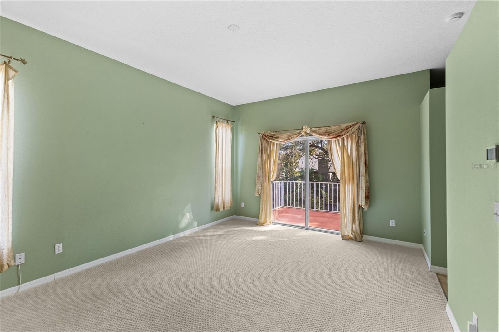 Listing photo id 13 for 2015 Long Branch Lane