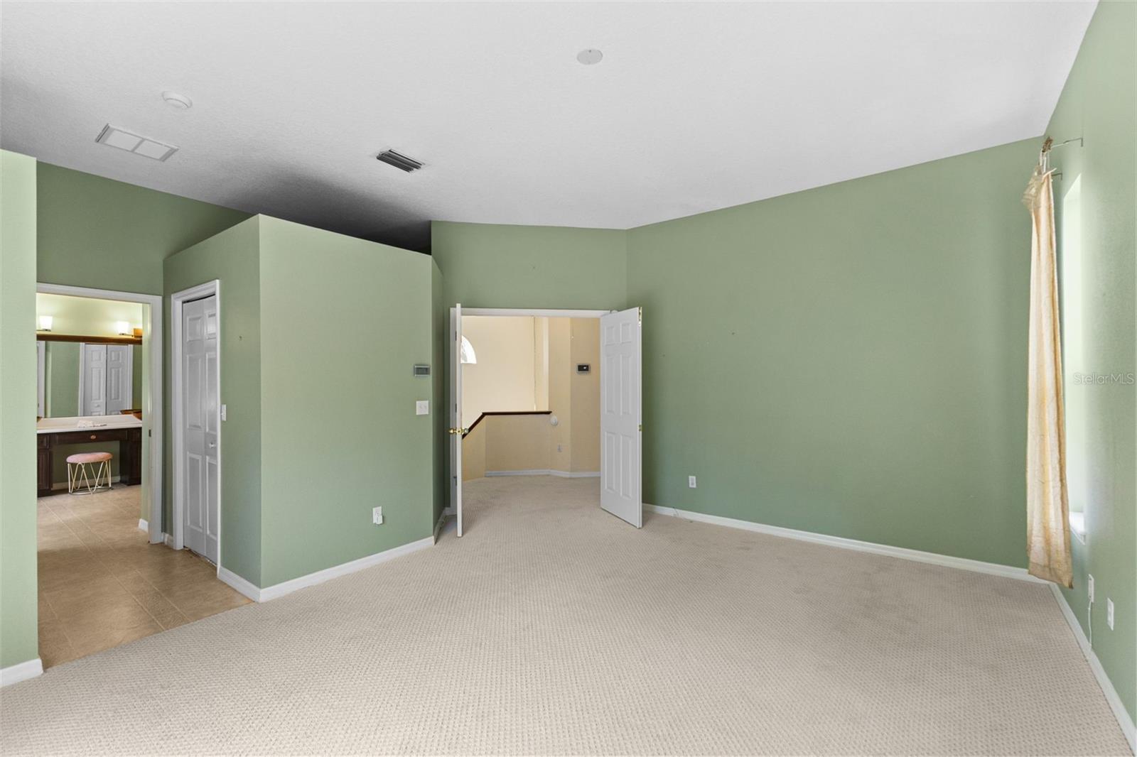 Listing photo id 14 for 2015 Long Branch Lane