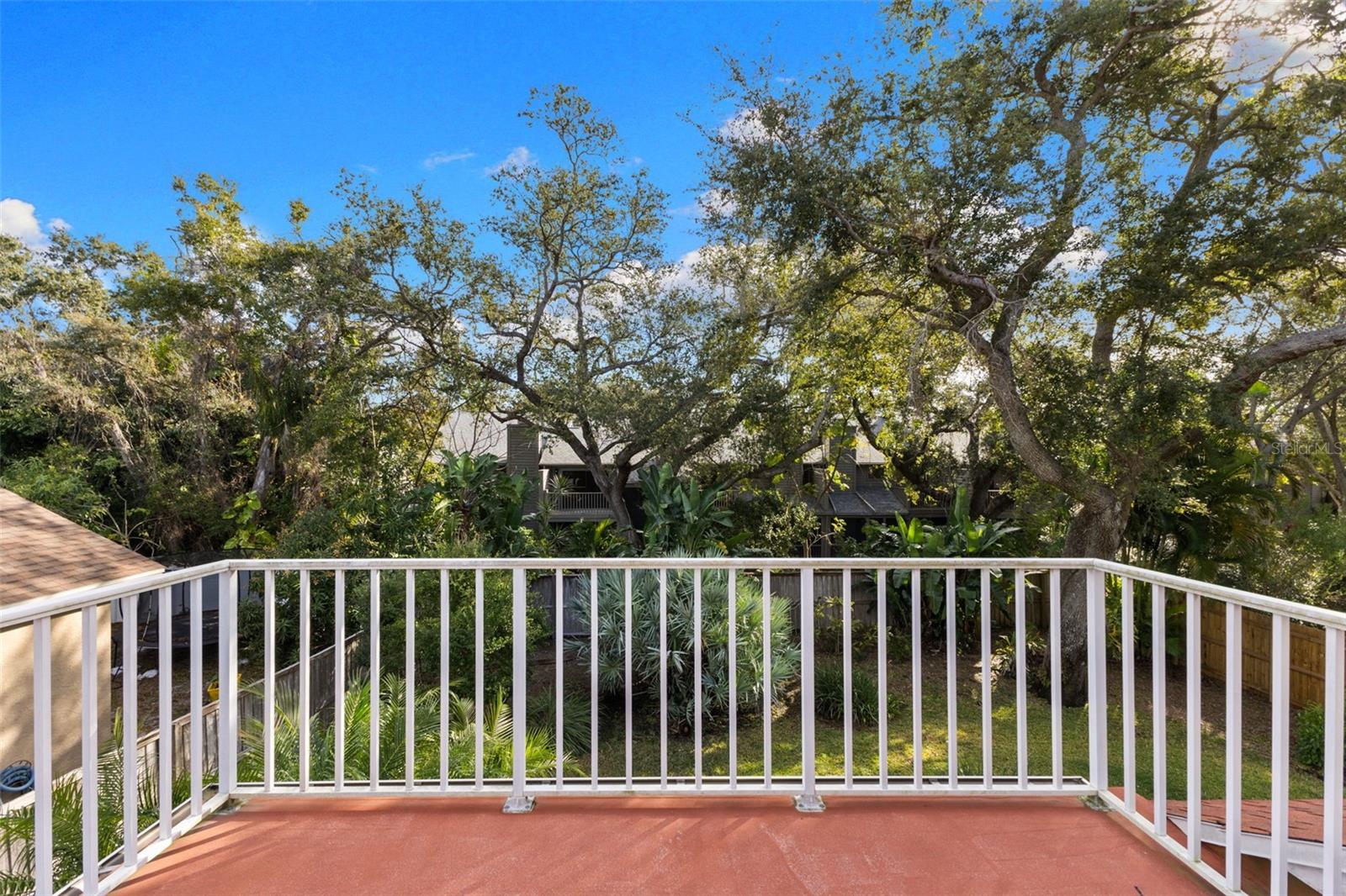 Listing photo id 15 for 2015 Long Branch Lane