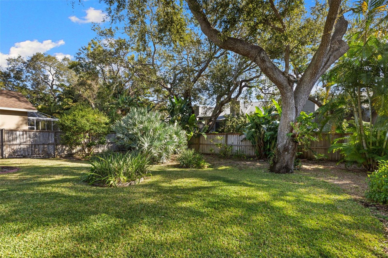 Listing photo id 24 for 2015 Long Branch Lane