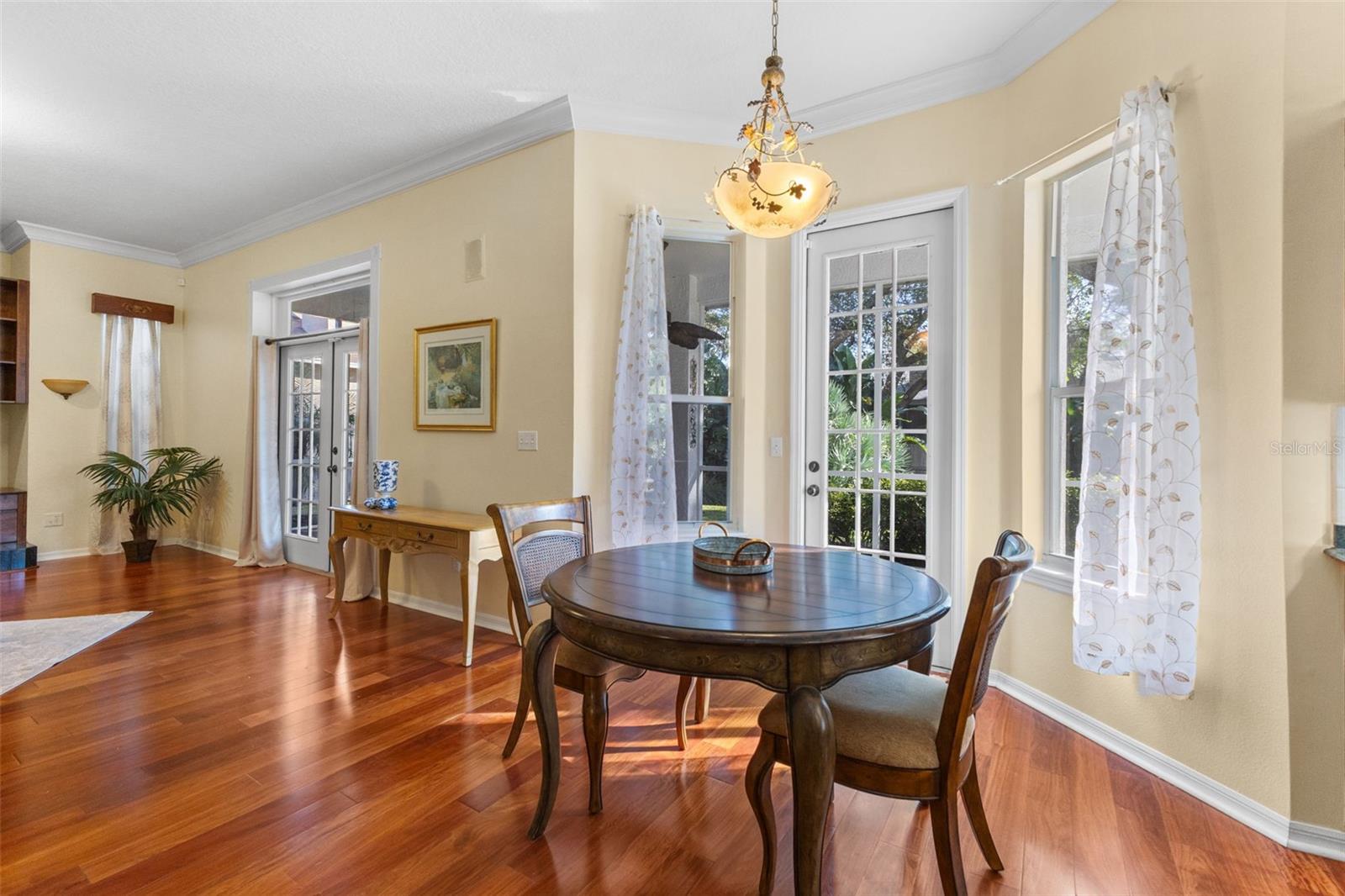 Listing photo id 5 for 2015 Long Branch Lane